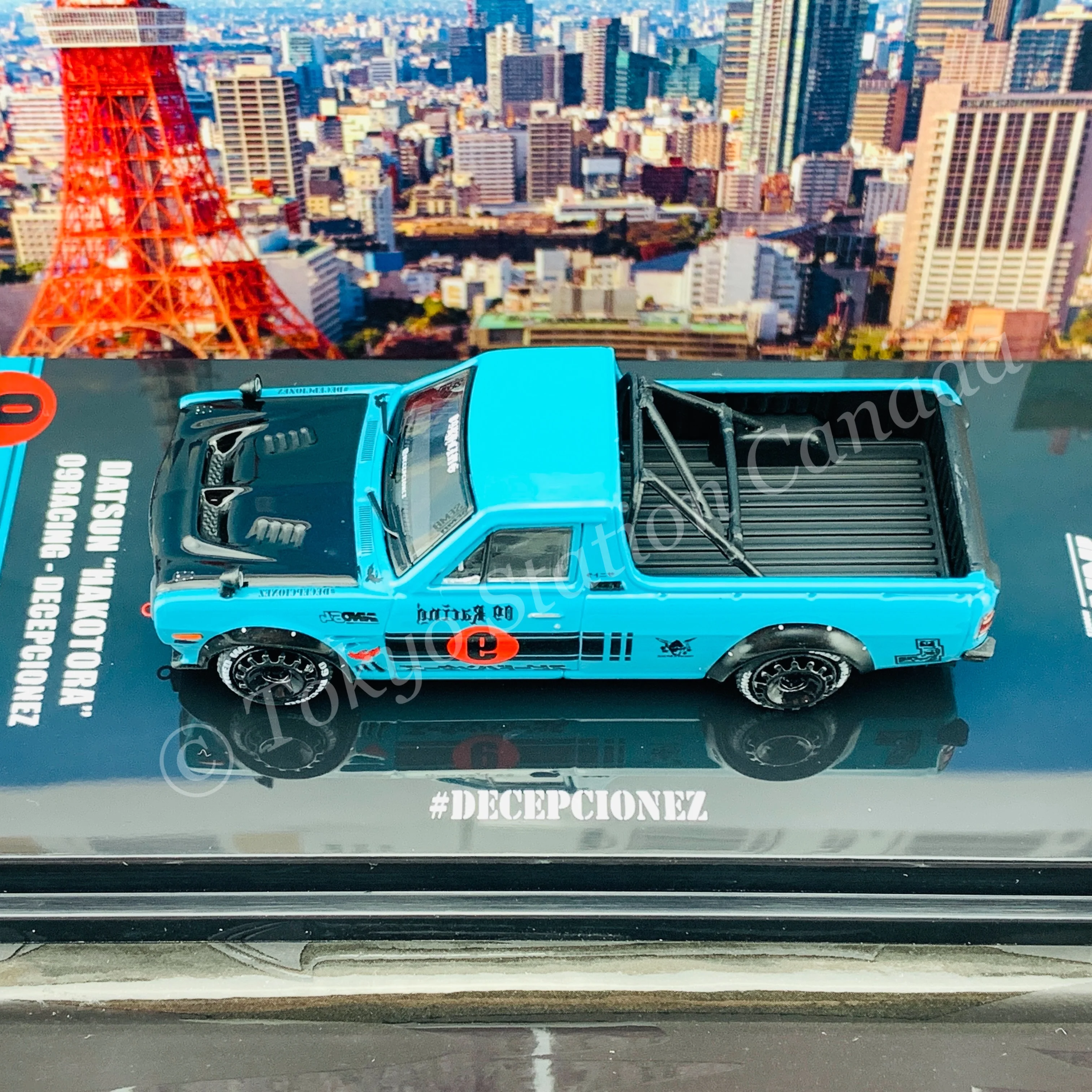INNO64 1/64 DATSUN HAKOTORA "09 RACING" DECEPCIONEZ IN64-HKT-09R - Image 4