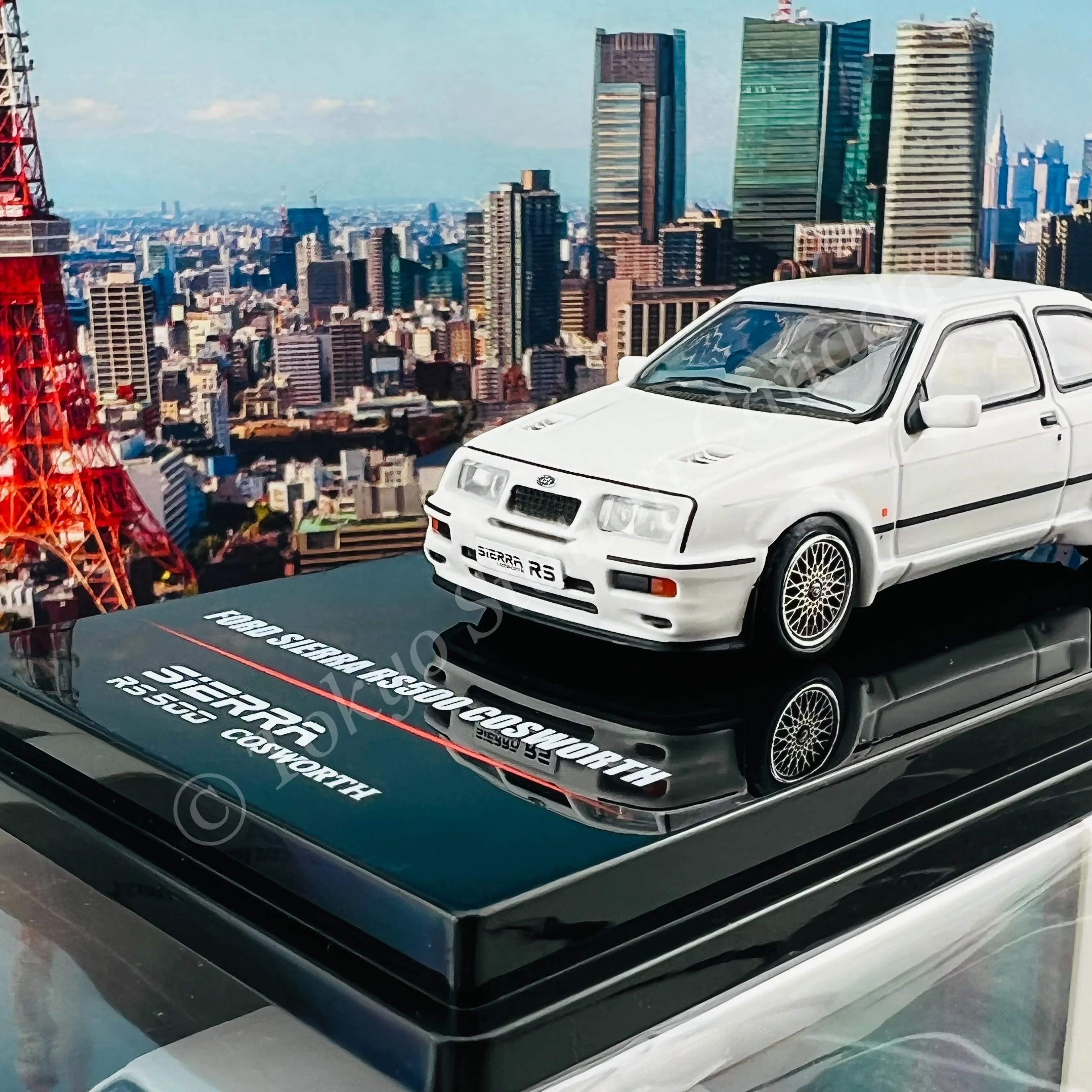 INNO64 1/64 FORD SIERRA RS500 COSWORTH 1986 Diamont White W/Extra Wheels IN64-RS500-DIWH - Image 5