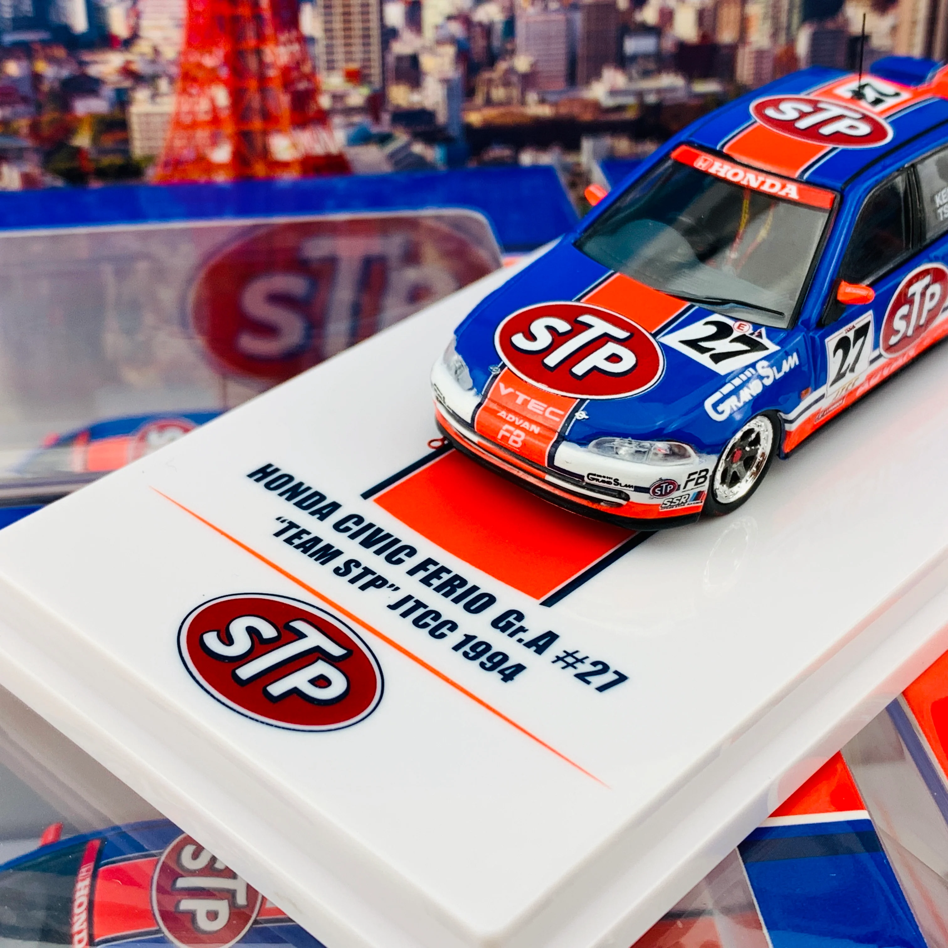 INNO64 1/64 HONDA CIVIC Ferio EG9 Gr.A #27 "TEAM STP" JTCC 1994 IN64-EG9-STP94 - Image 3