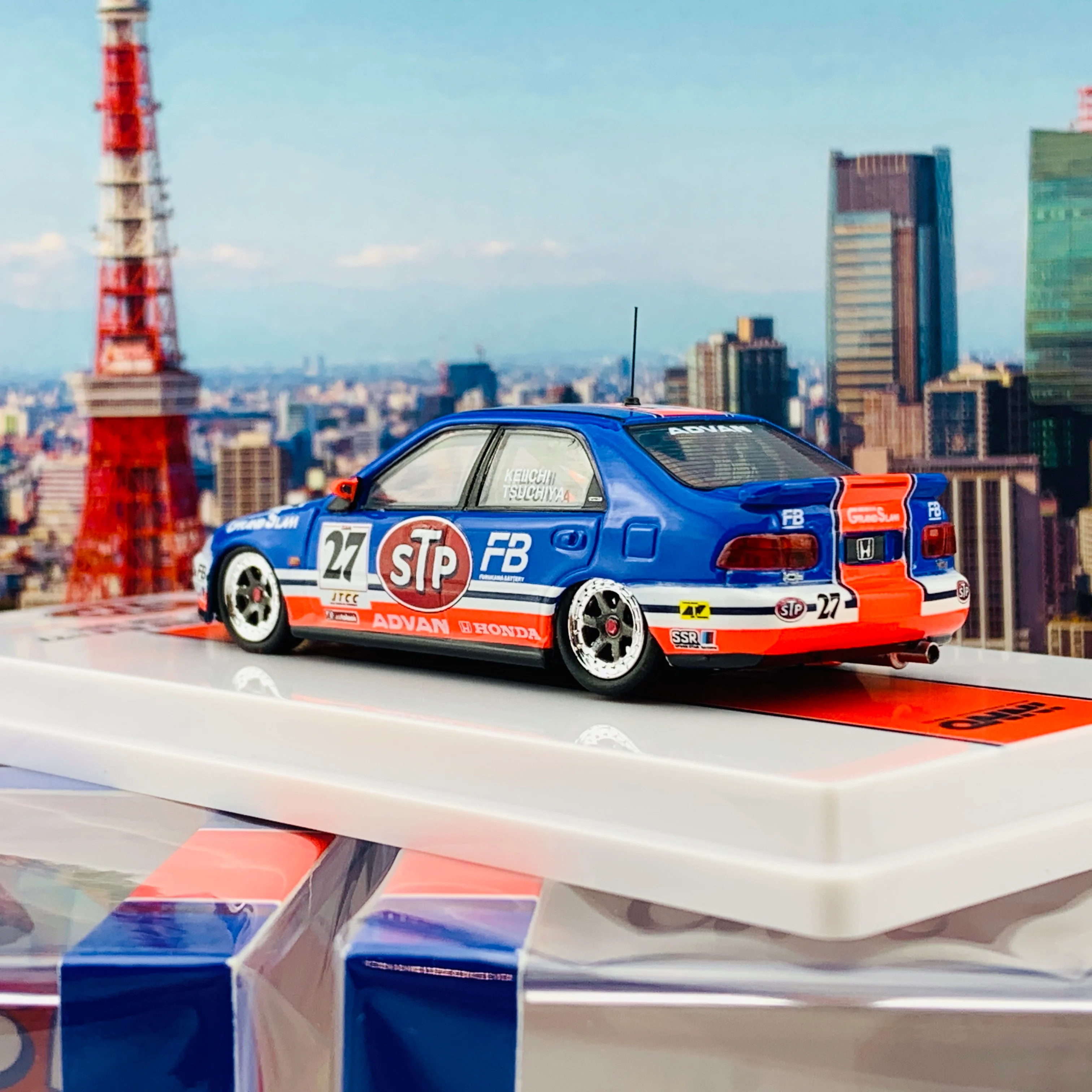 INNO64 1/64 HONDA CIVIC Ferio EG9 Gr.A #27 "TEAM STP" JTCC 1994 IN64-EG9-STP94 - Image 5