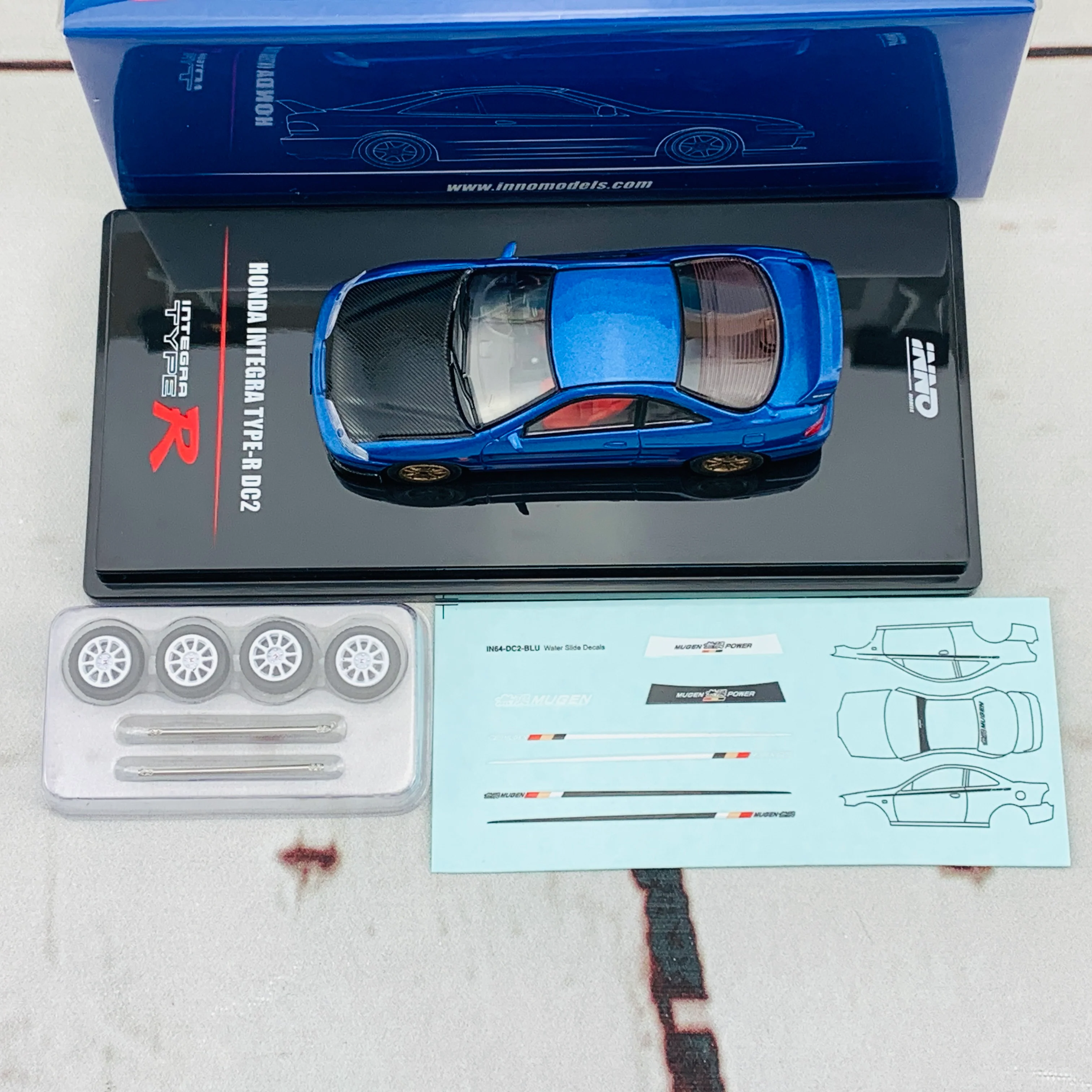 INNO64 1/64 HONDA INTEGRA TYPE-R DC2 Blue W/ Extra wheels and Extra decals IN64-DC2-BLU - Image 5