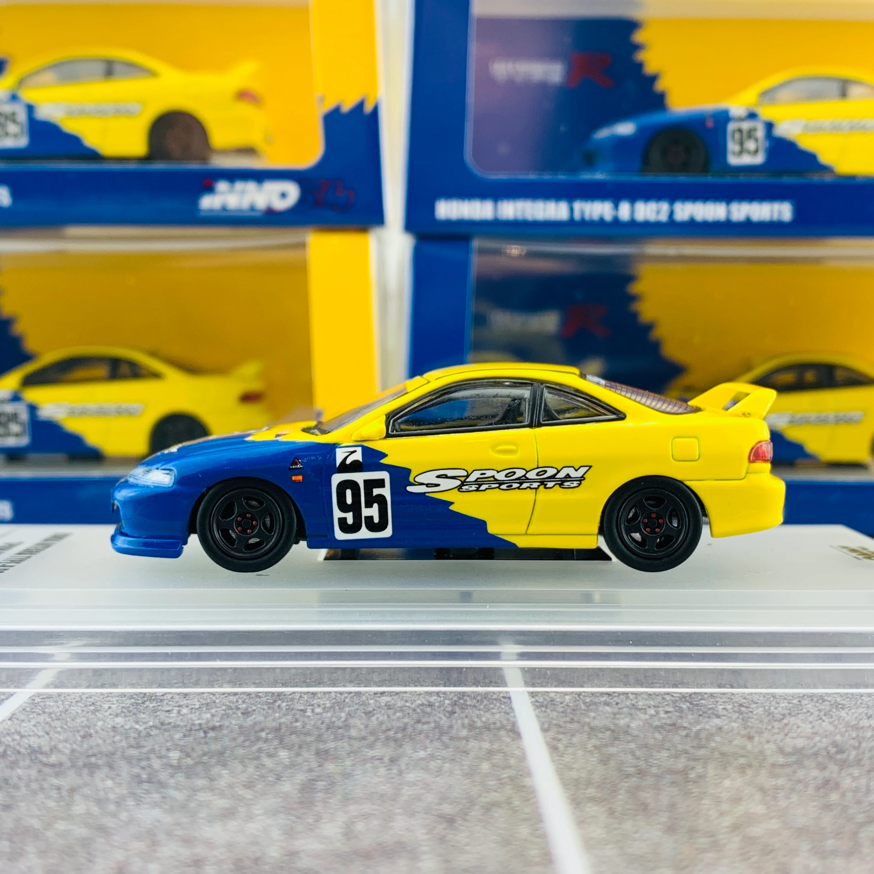 INNO64 1/64 HONDA INTEGRA TYPE-R DC2 SPOON SPORTS IN64-DC2-SP - Image 2