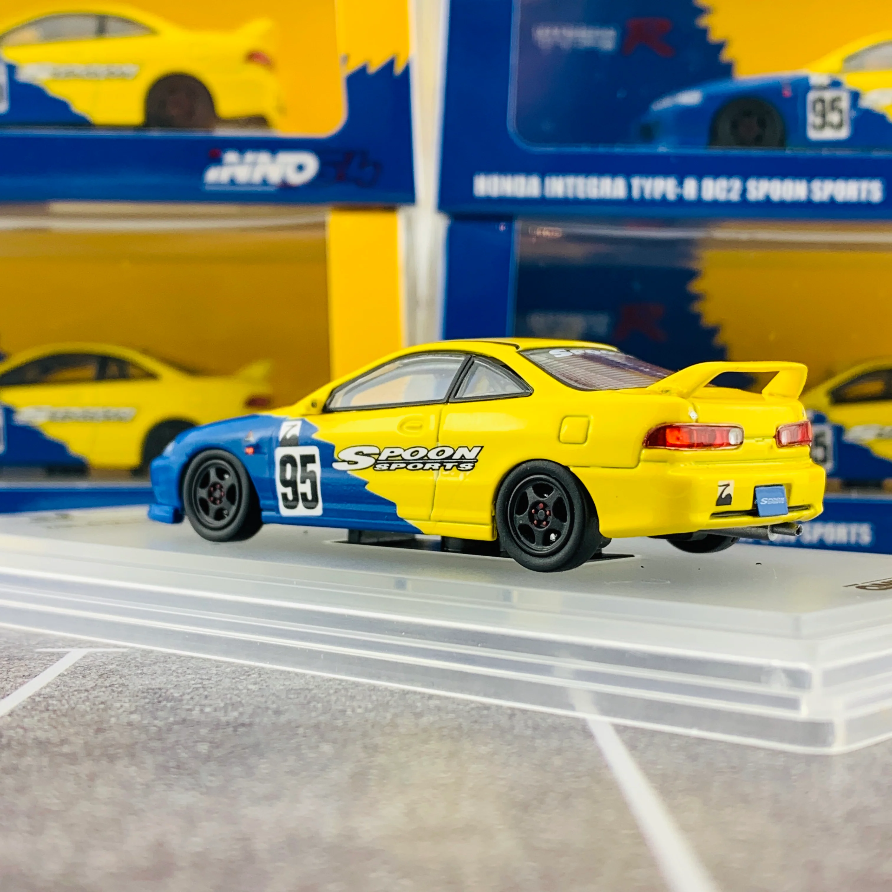 INNO64 1/64 HONDA INTEGRA TYPE-R DC2 SPOON SPORTS IN64-DC2-SP - Image 4
