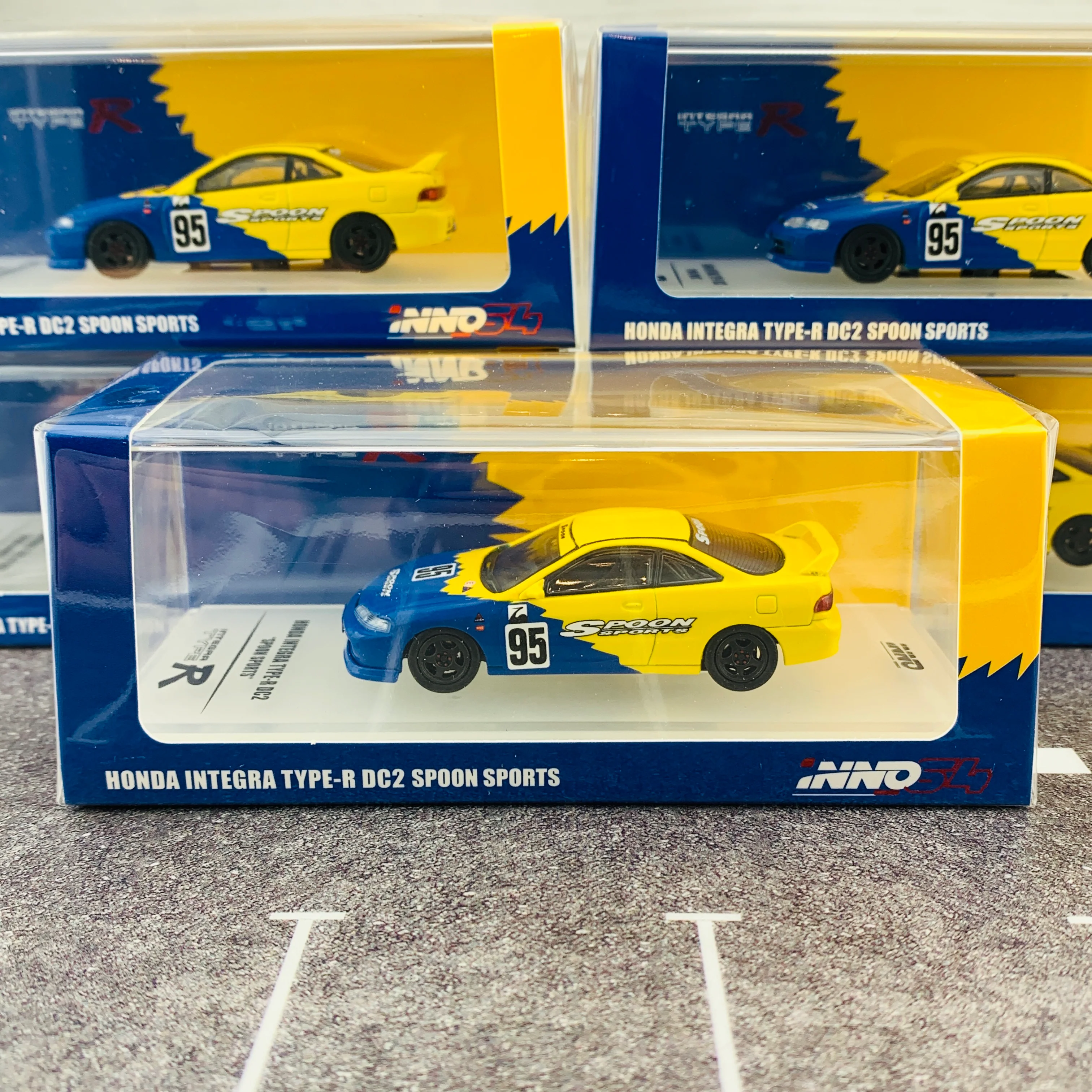 INNO64 1/64 HONDA INTEGRA TYPE-R DC2 SPOON SPORTS IN64-DC2-SP - Image 7
