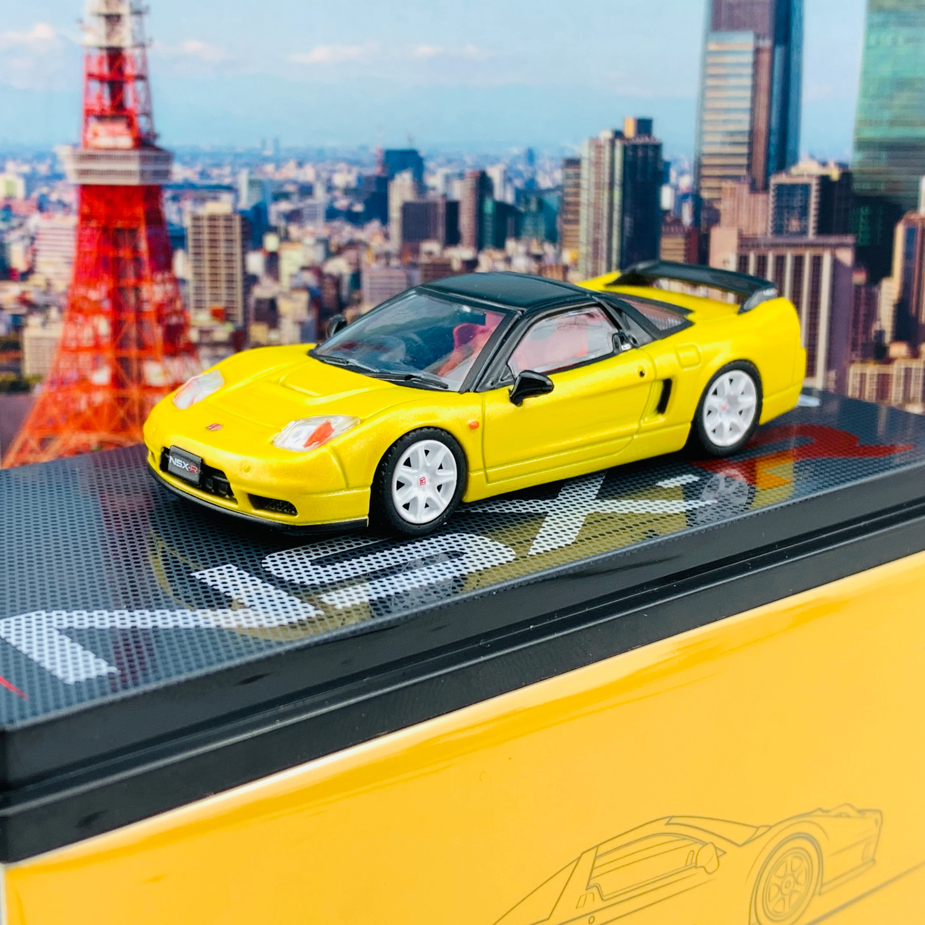 INNO64 1/64 HONDA NSX-R NA2 Yellow Pearl W/ Extra Wheels IN64-NSX2-YL - Image 2