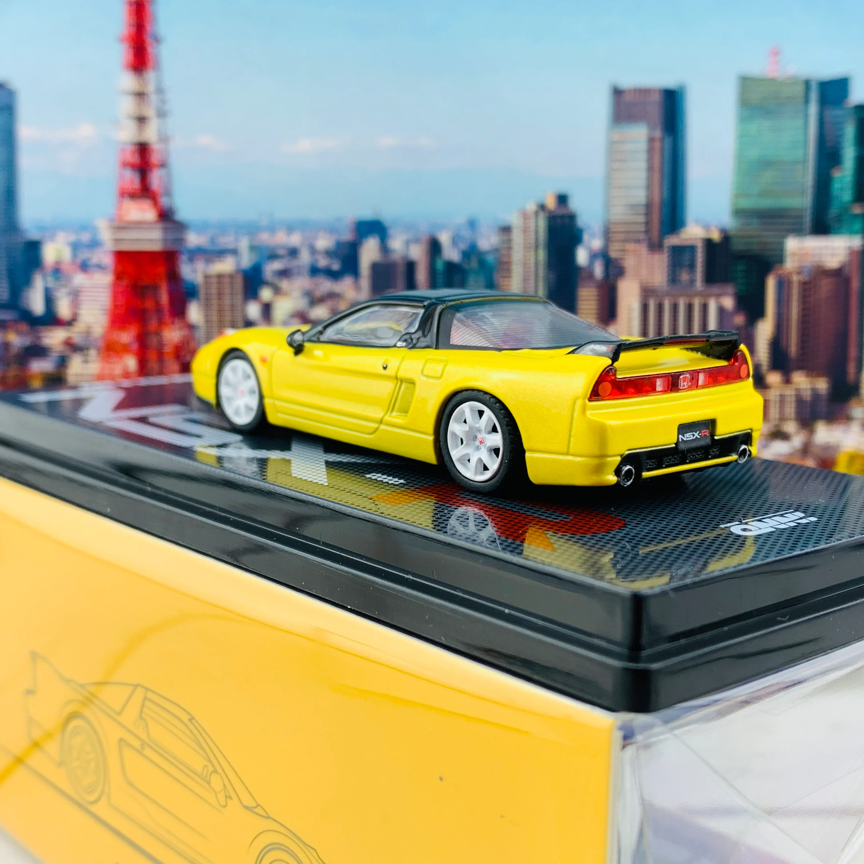 INNO64 1/64 HONDA NSX-R NA2 Yellow Pearl W/ Extra Wheels IN64-NSX2-YL - Image 4