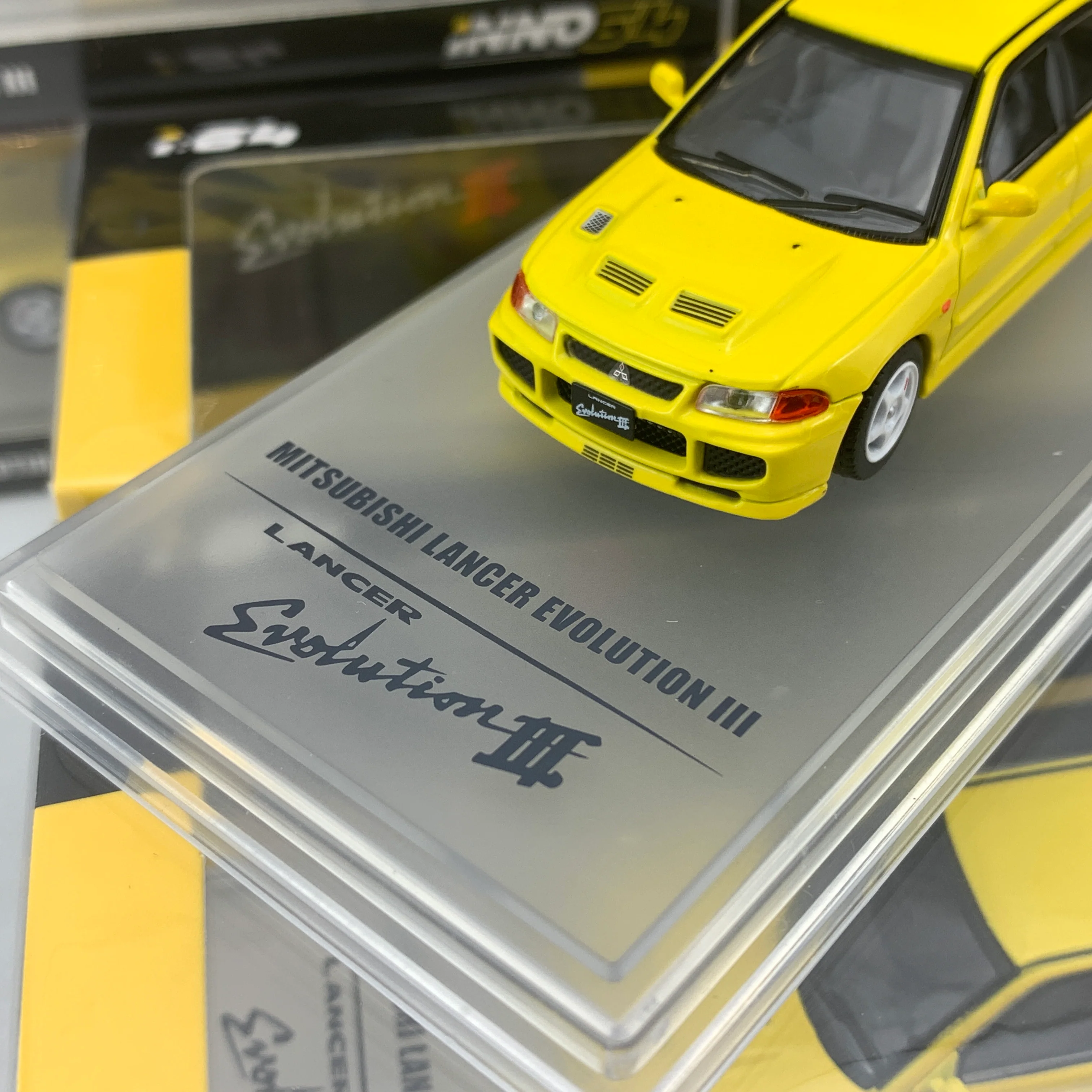 INNO64 1/64 MITSUBISHI LANCER EVOLUTION III 1995 Yellow Whith Separate bonnet carbon decals and Extra wheels IN64-EVO3-YL - Image 5