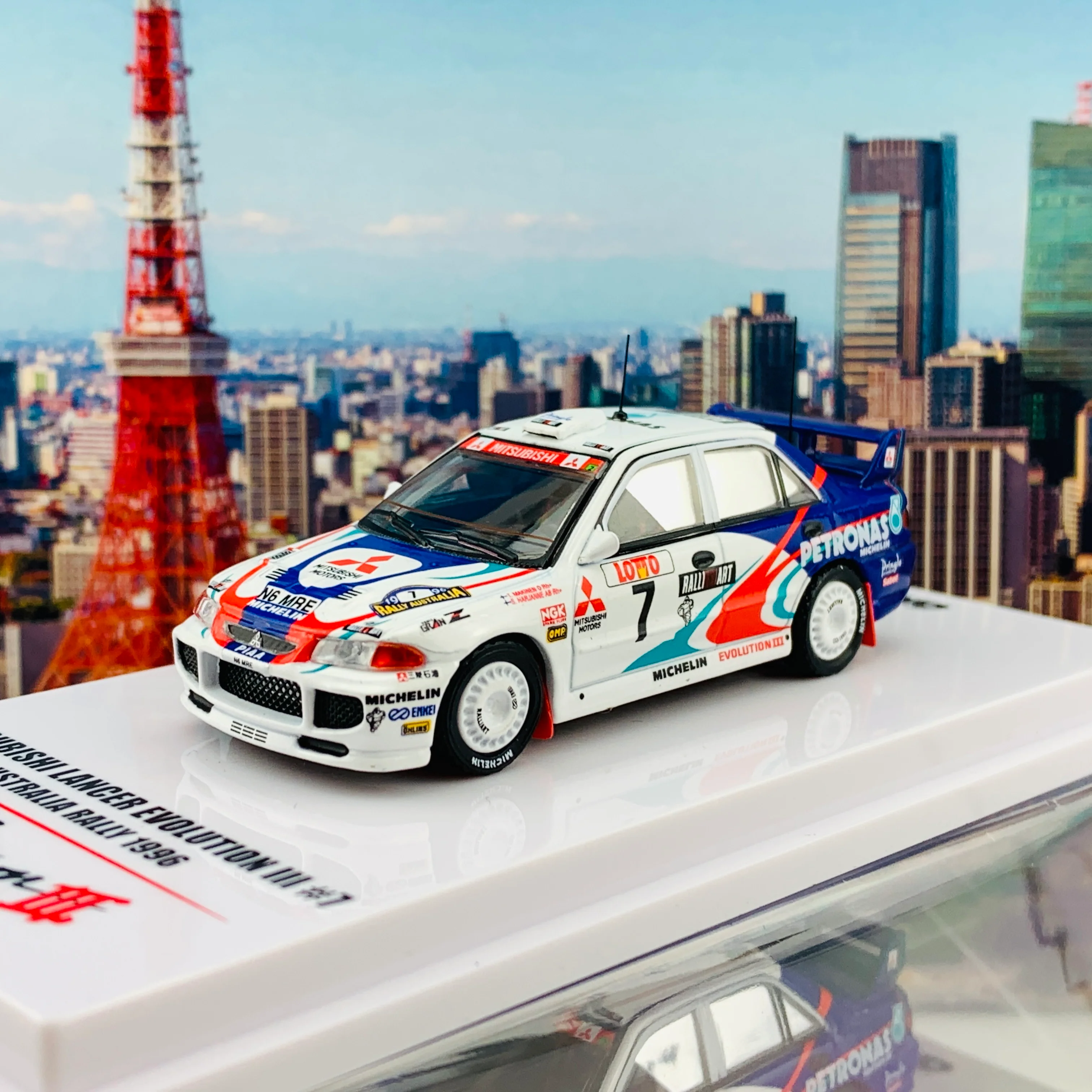 INNO64 1/64 MITSUBISHI LANCER EVOLUTION III #7 Australia Rally 1996 IN64-EVO3-AU96 - Image 2