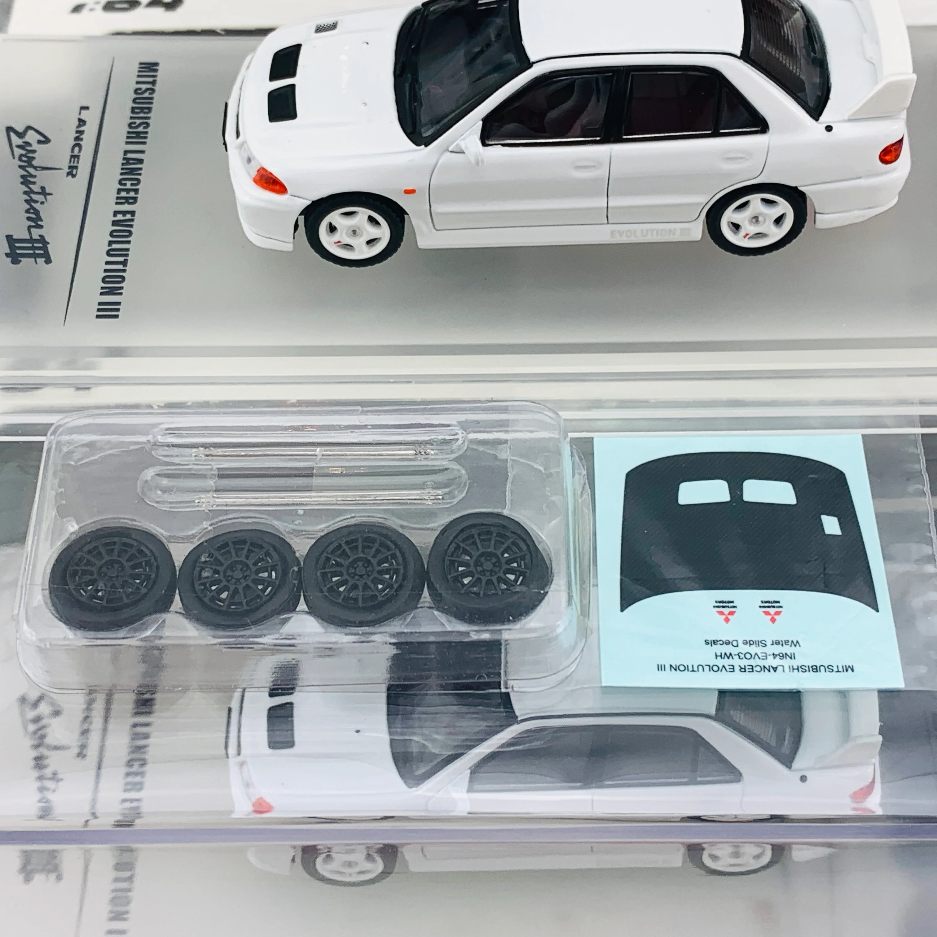 INNO64 1/64 MITSUBISHI LANCER EVOLUTION III White with Extra Decals and Wheels  IN64-EVO3-WHI - Image 2
