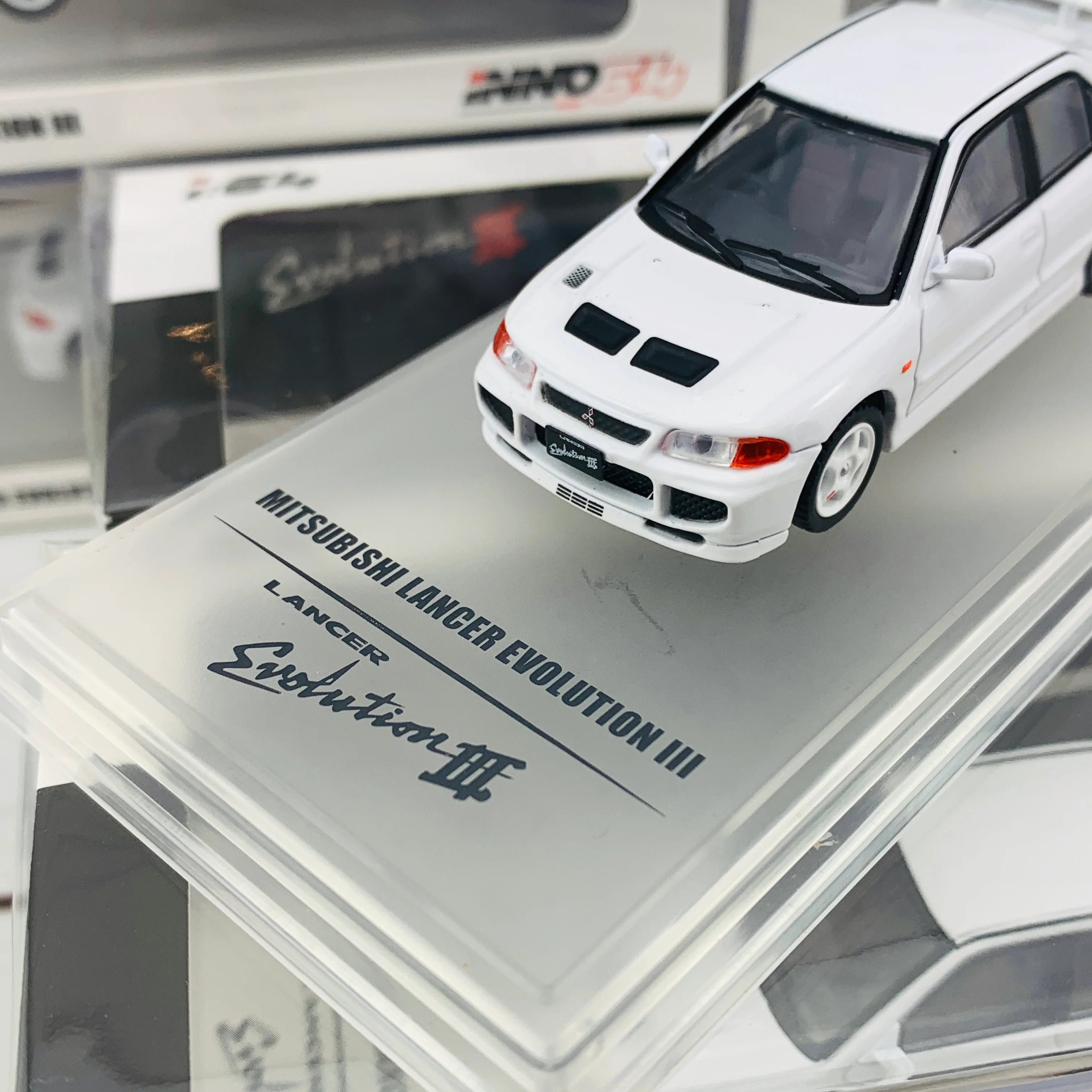 INNO64 1/64 MITSUBISHI LANCER EVOLUTION III White with Extra Decals and Wheels  IN64-EVO3-WHI - Image 3