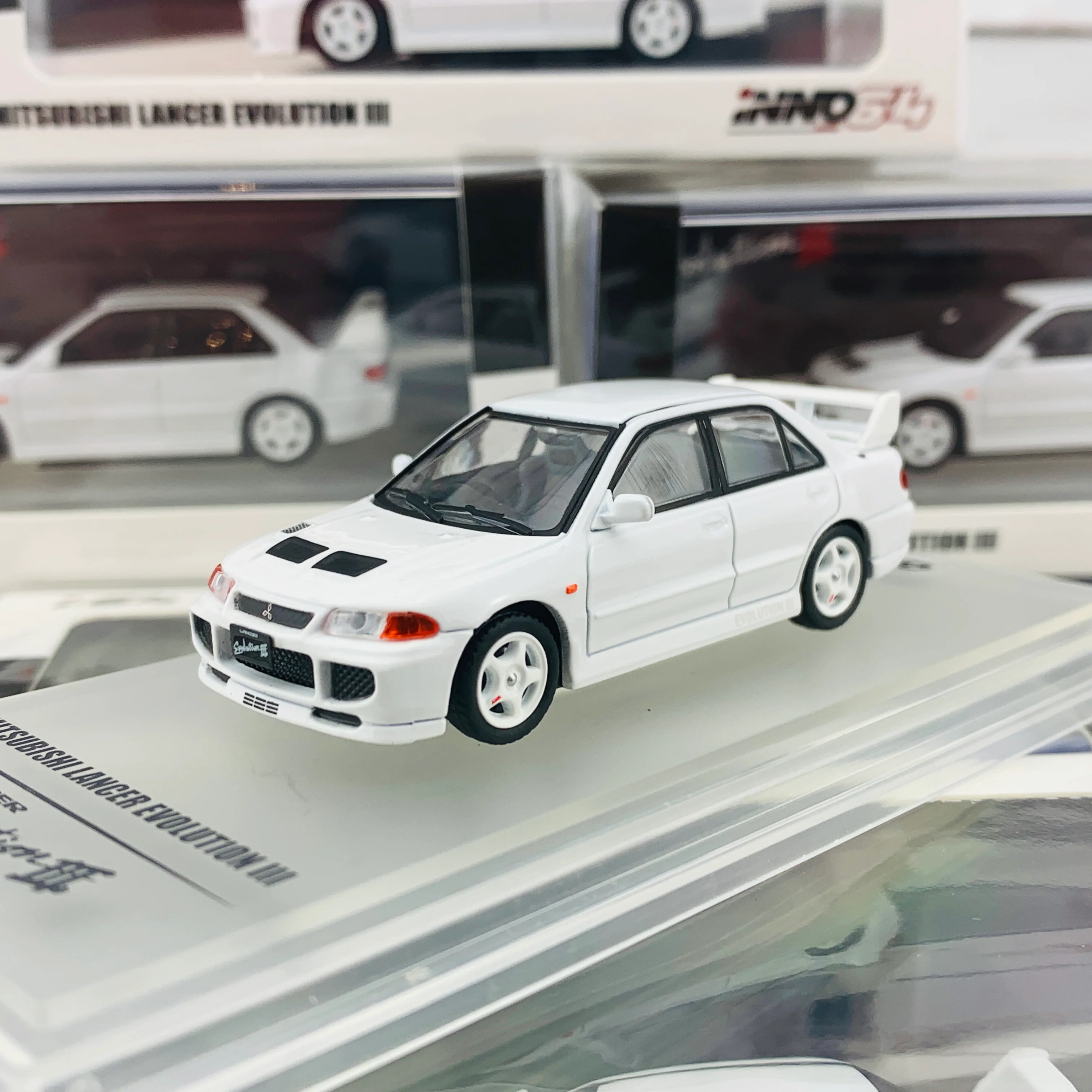 INNO64 1/64 MITSUBISHI LANCER EVOLUTION III White with Extra Decals and Wheels  IN64-EVO3-WHI - Image 4