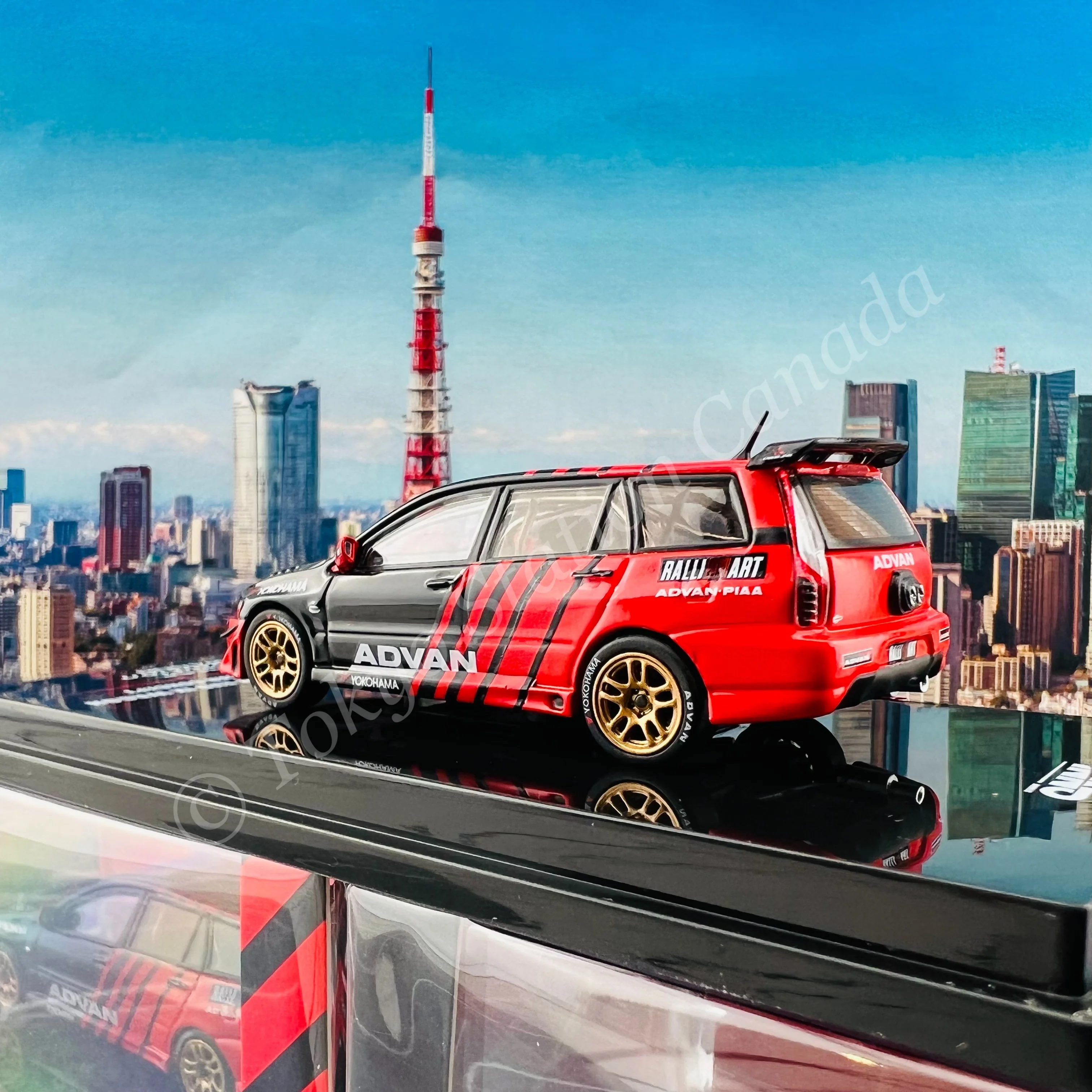 INNO64 1/64 MITSUBISHI LANCER EVOLUTION IX Wagon "ADVAN" Livery With Race Car Interior IN64-EVO9W-ADRA - Image 3