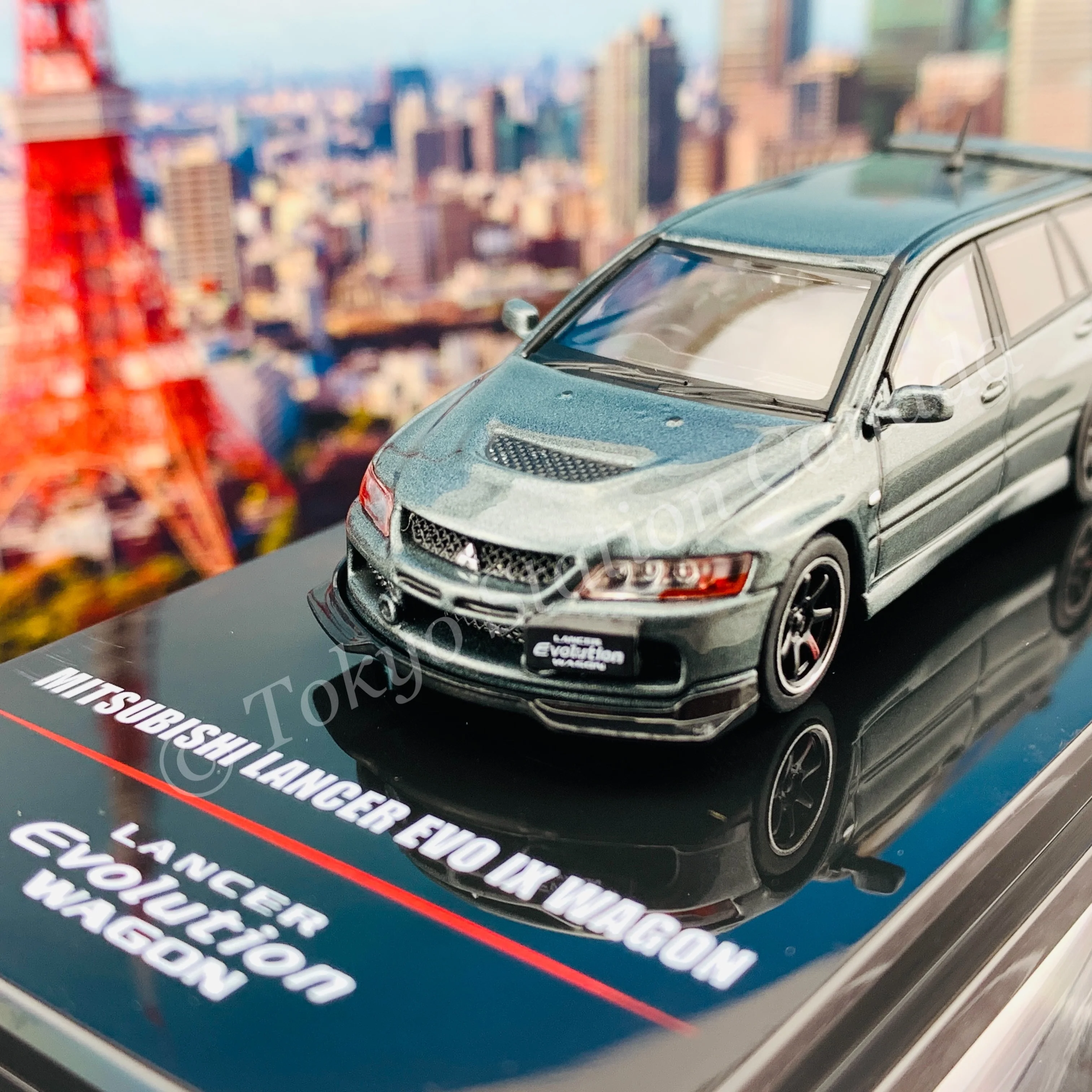 INNO64 1/64 MITSUBISHI LANCER EVOLUTION IX WAGON Medium Purplish Gray Mica With Extra Wheels and Extra decals IN64-EVO9W-PGM - Image 3