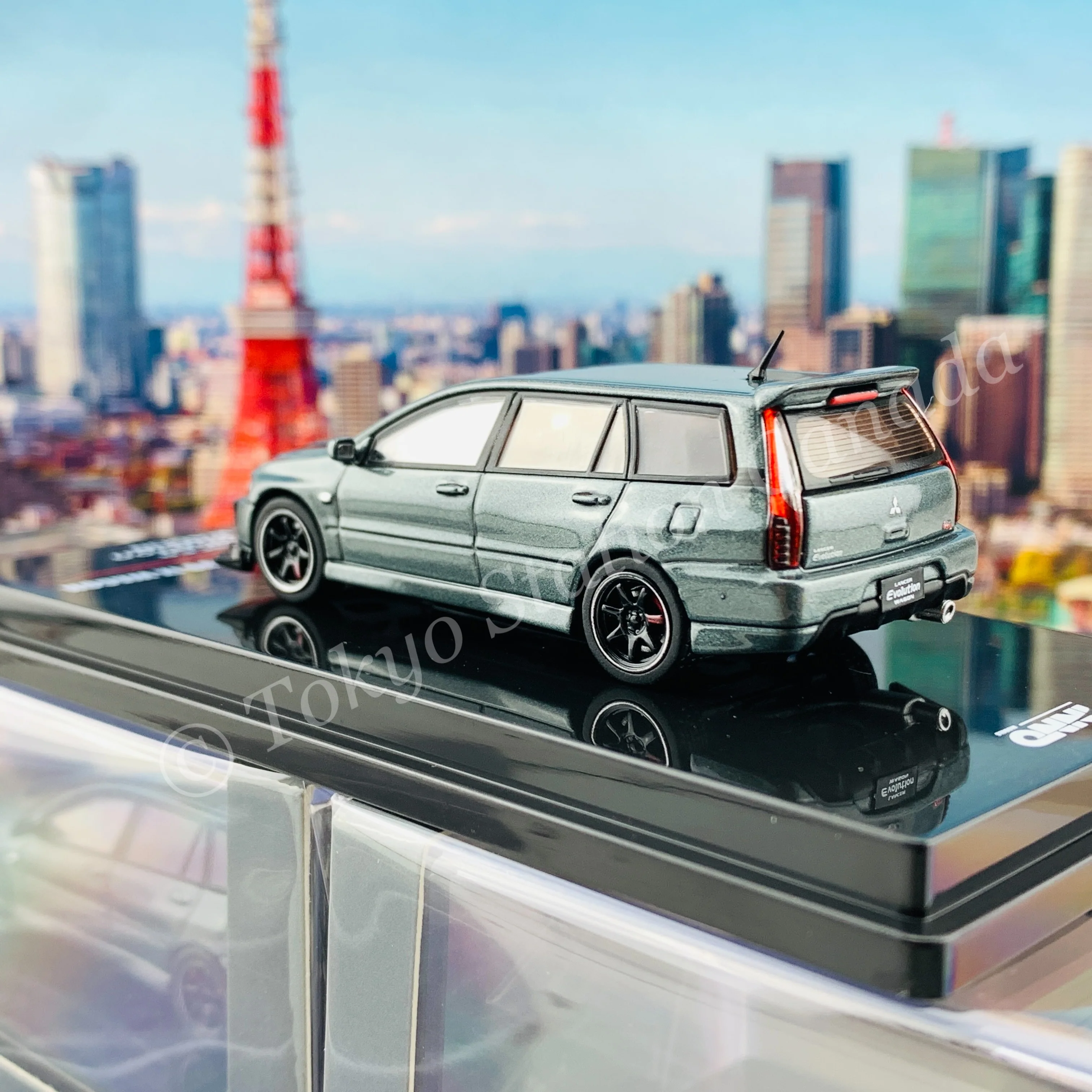 INNO64 1/64 MITSUBISHI LANCER EVOLUTION IX WAGON Medium Purplish Gray Mica With Extra Wheels and Extra decals IN64-EVO9W-PGM - Image 4