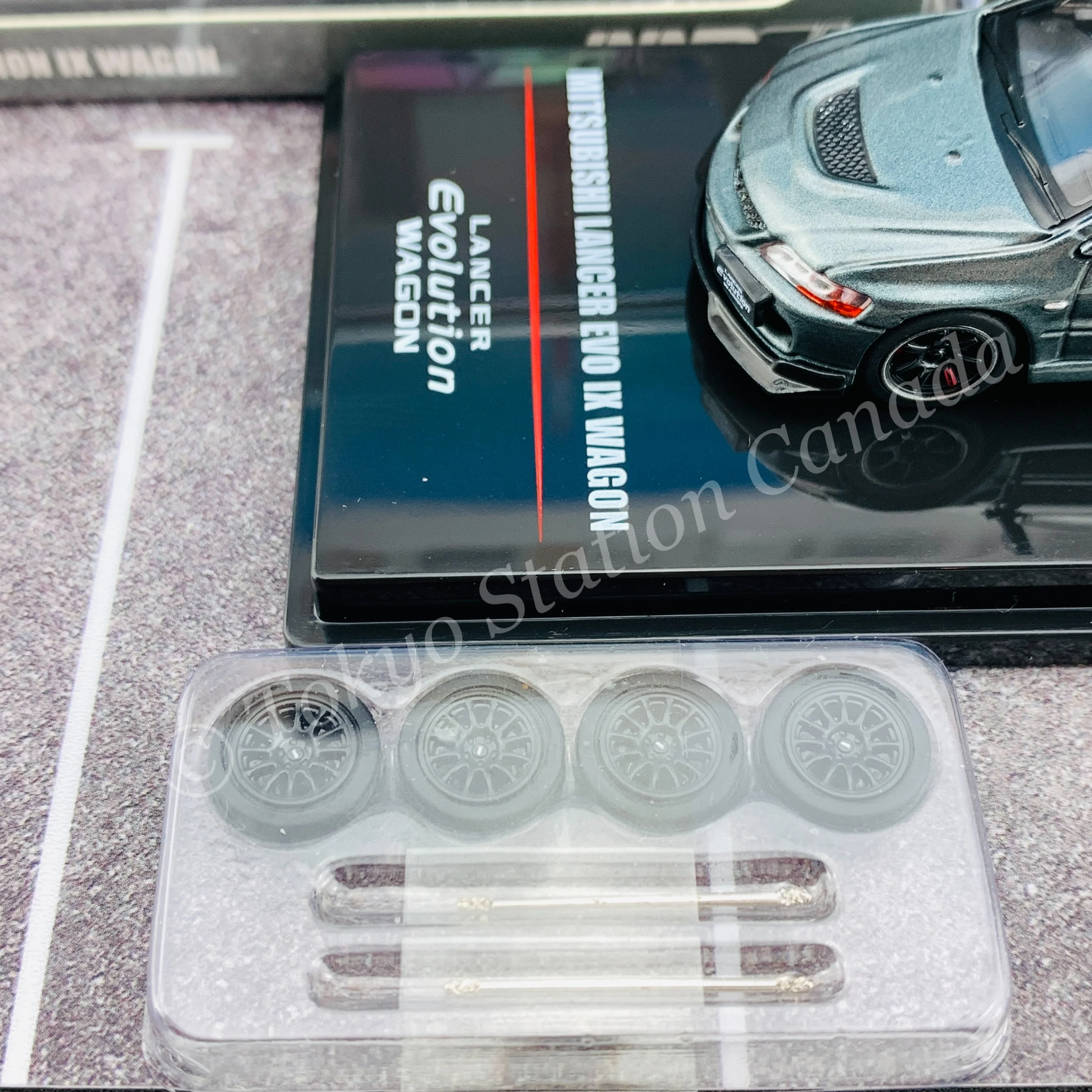 INNO64 1/64 MITSUBISHI LANCER EVOLUTION IX WAGON Medium Purplish Gray Mica With Extra Wheels and Extra decals IN64-EVO9W-PGM - Image 6