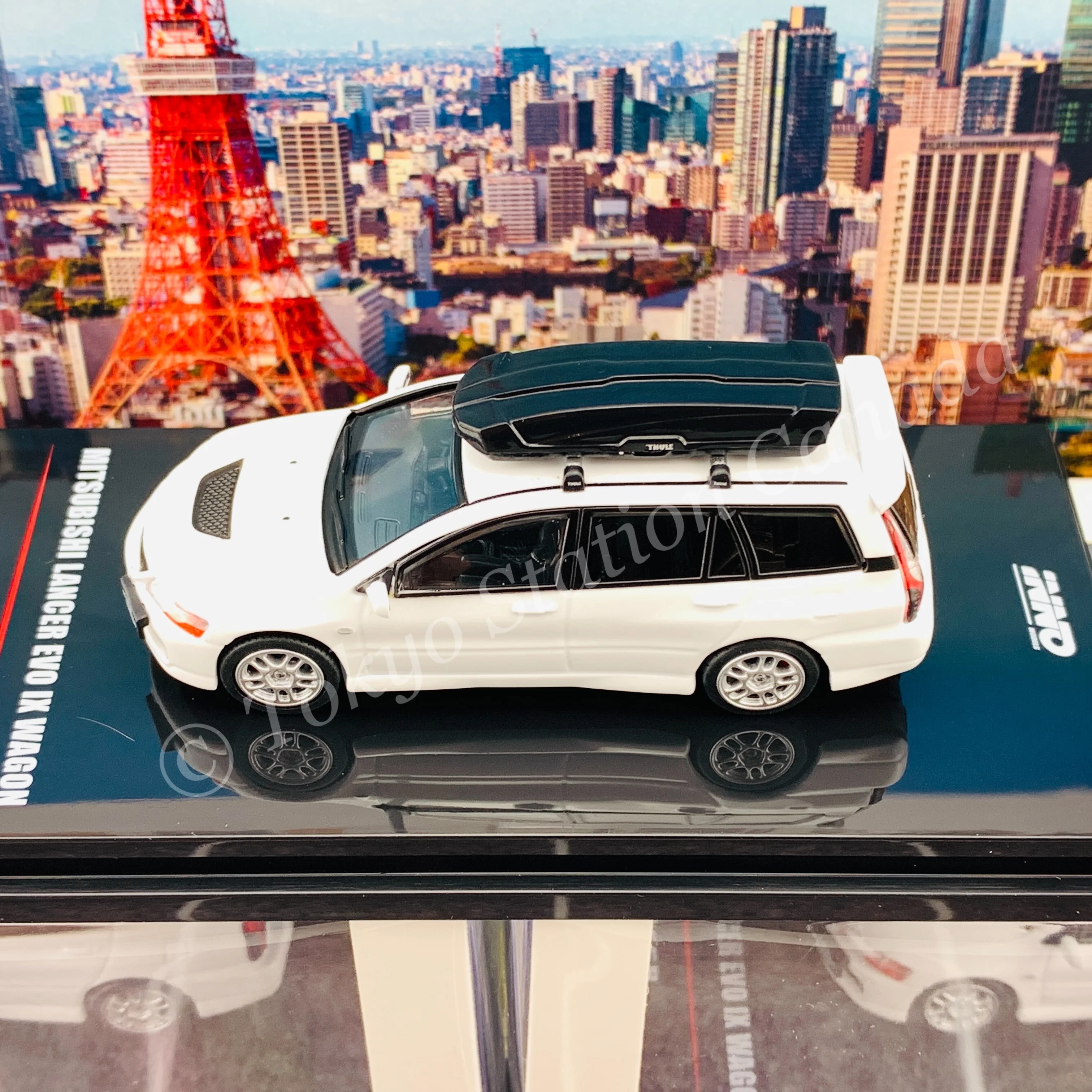 INNO64 1/64 MITSUBISHI LANCER EVOLUTION IX WAGON White Pearl With Roof Cargo  Box and Extra Wheels IN64-EVO9W-WHP - Image 6
