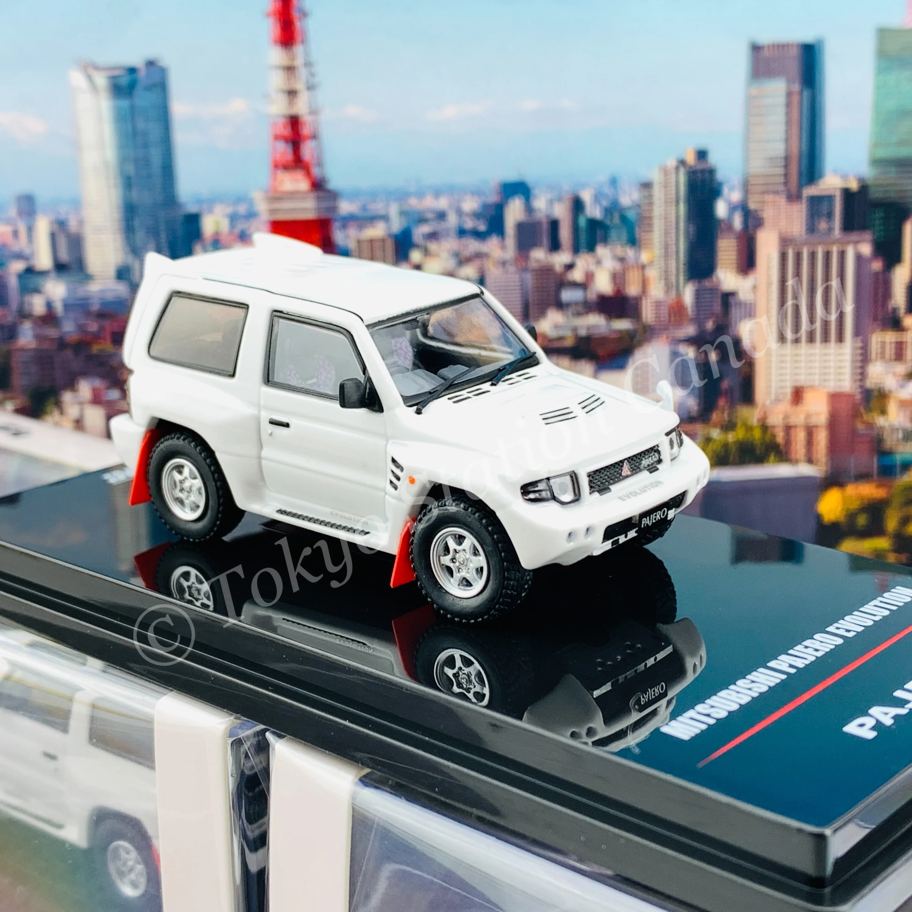 INNO64 1/64 MITSUBISHI PAJERO EVOLUTION White With Extra Wheels IN64-EVOP-PH - Image 3