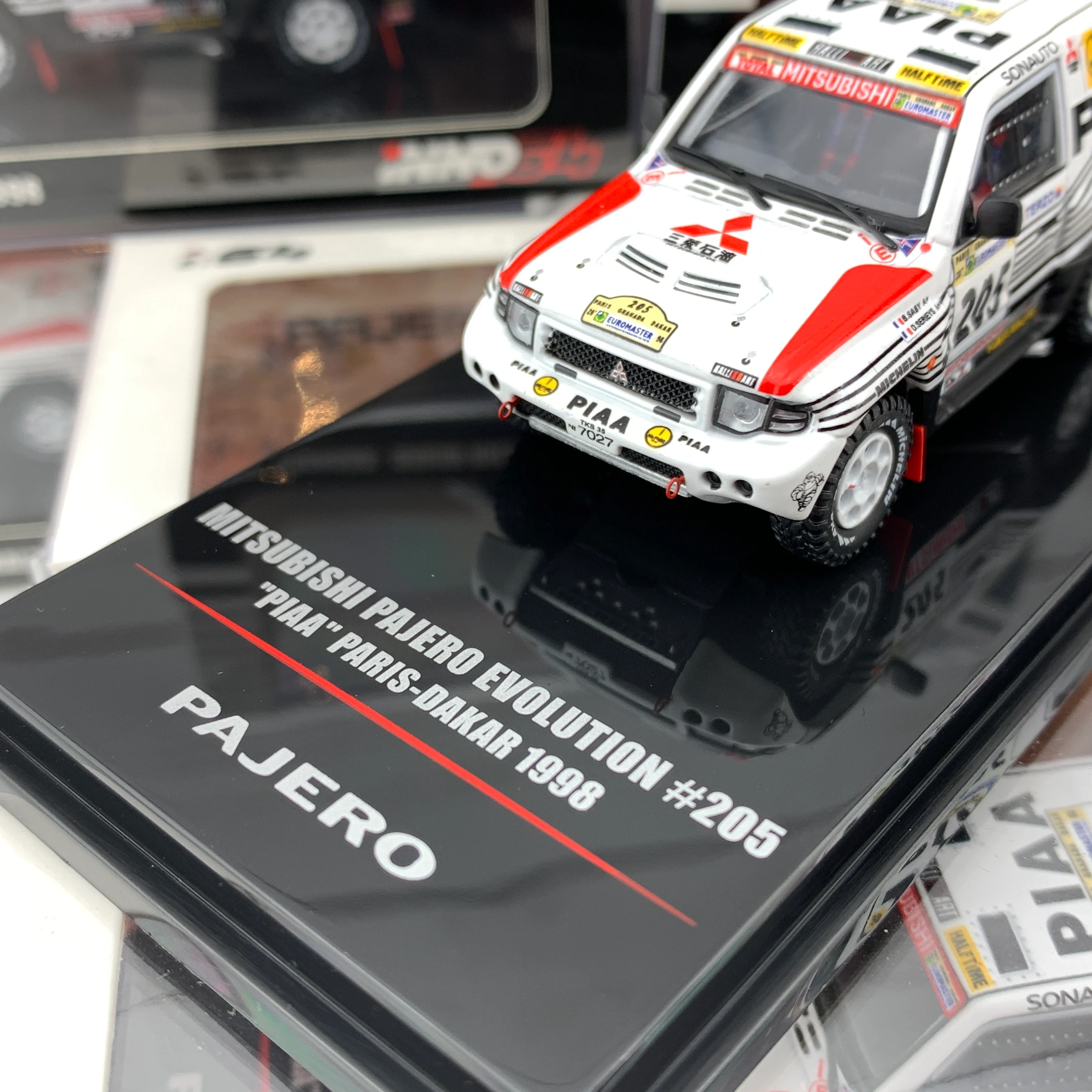 INNO64 1/64 MITSUBISHI PAJERO EVOLUTION #205 "PIAA"  Paris - Dakar 1998  IN64-EVOP-PIAA98 - Image 2