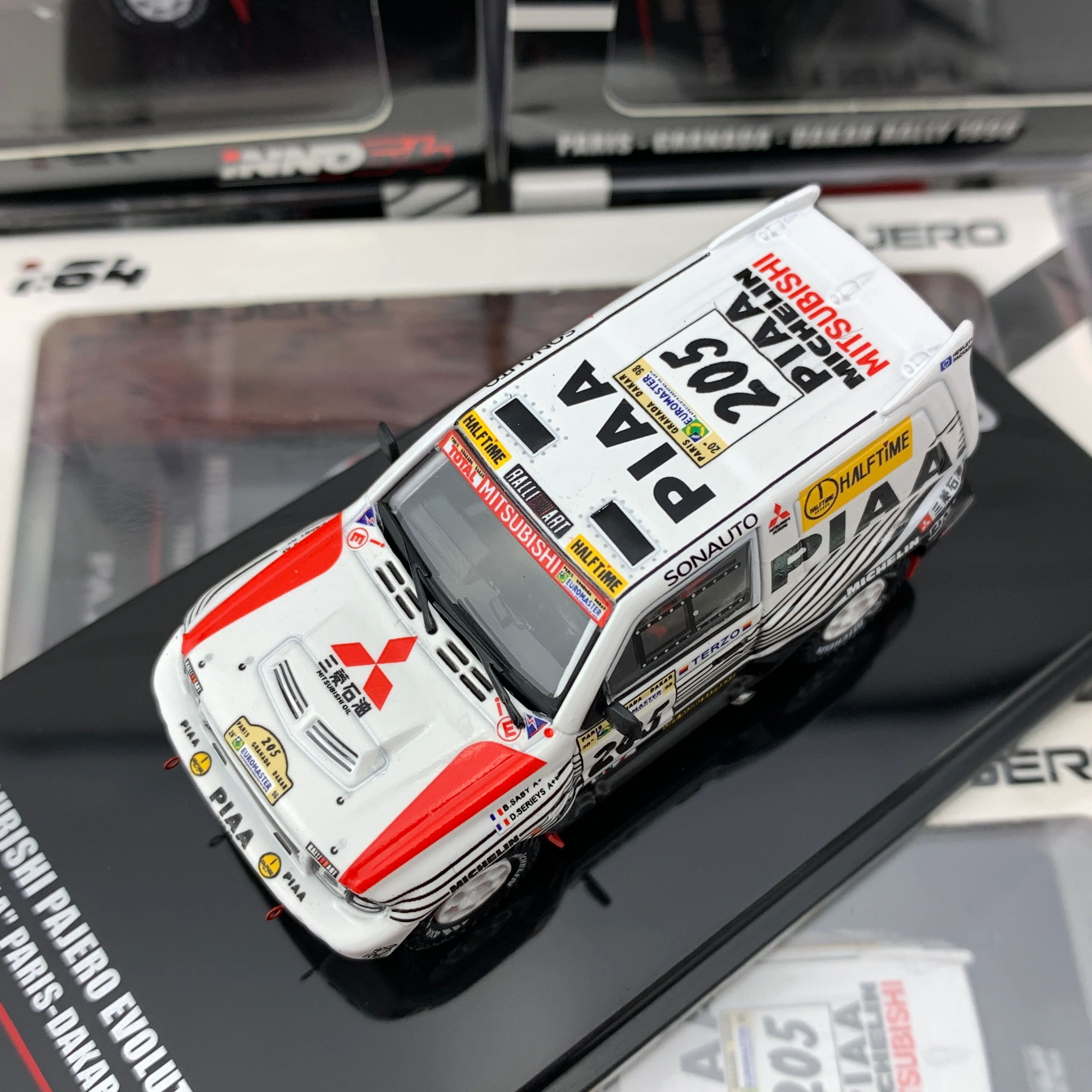 INNO64 1/64 MITSUBISHI PAJERO EVOLUTION #205 "PIAA"  Paris - Dakar 1998  IN64-EVOP-PIAA98 - Image 3