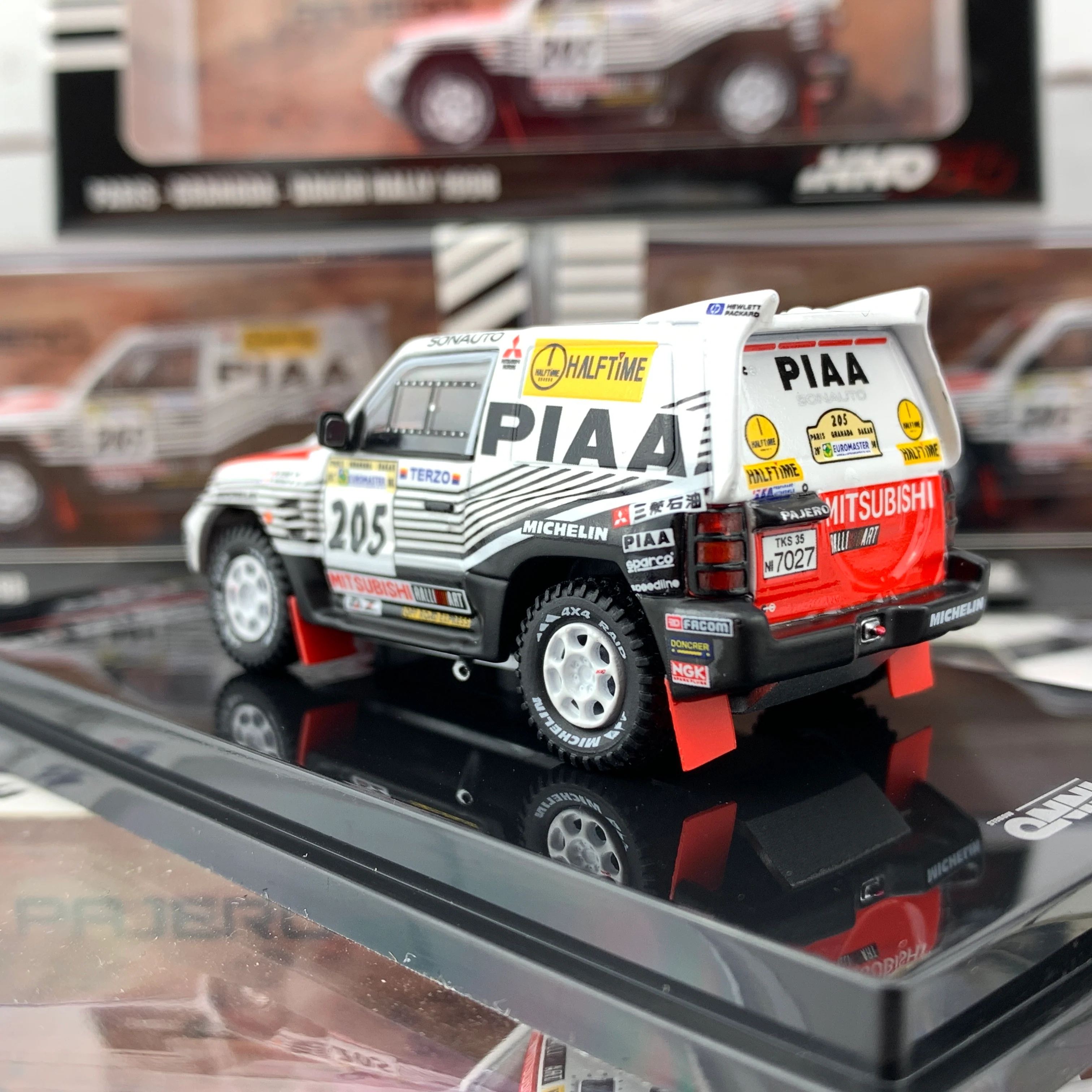 INNO64 1/64 MITSUBISHI PAJERO EVOLUTION #205 "PIAA"  Paris - Dakar 1998  IN64-EVOP-PIAA98 - Image 4