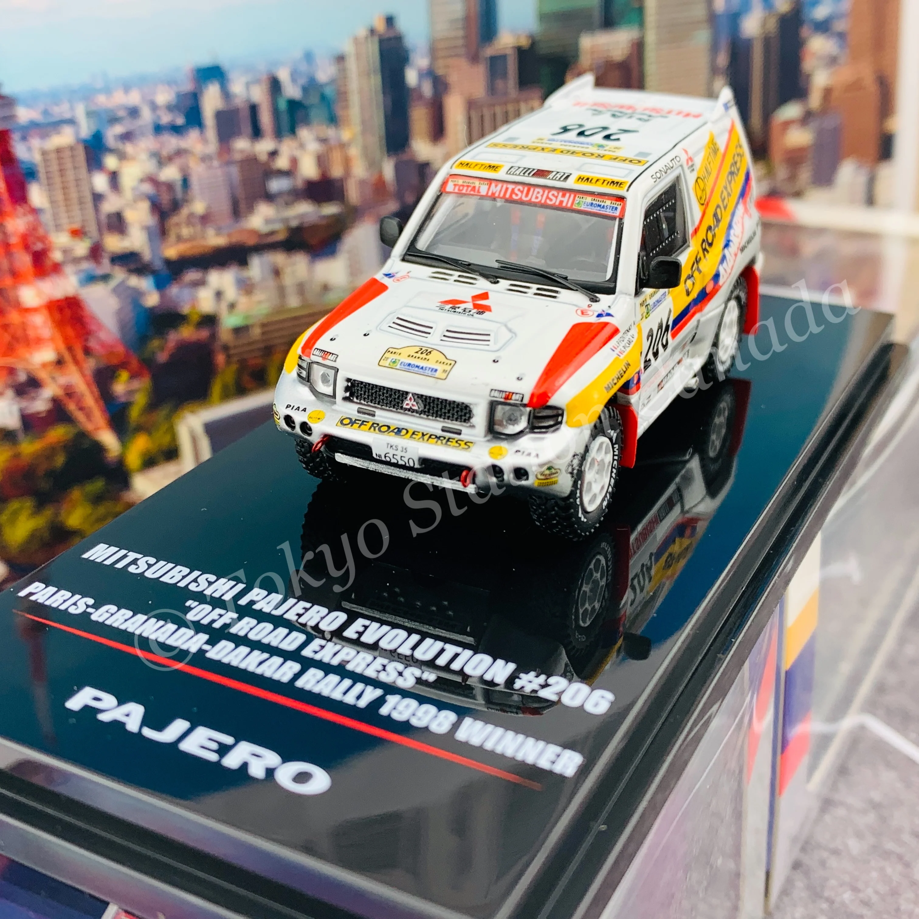 INNO64 1/64 MITSUBISHI PAJERO EVOLUTION #206 "OFF ROAD EXPRESS" Paris - Granada - Dakar 1998 Winner IN64-EVOP-OFE98 - Image 2