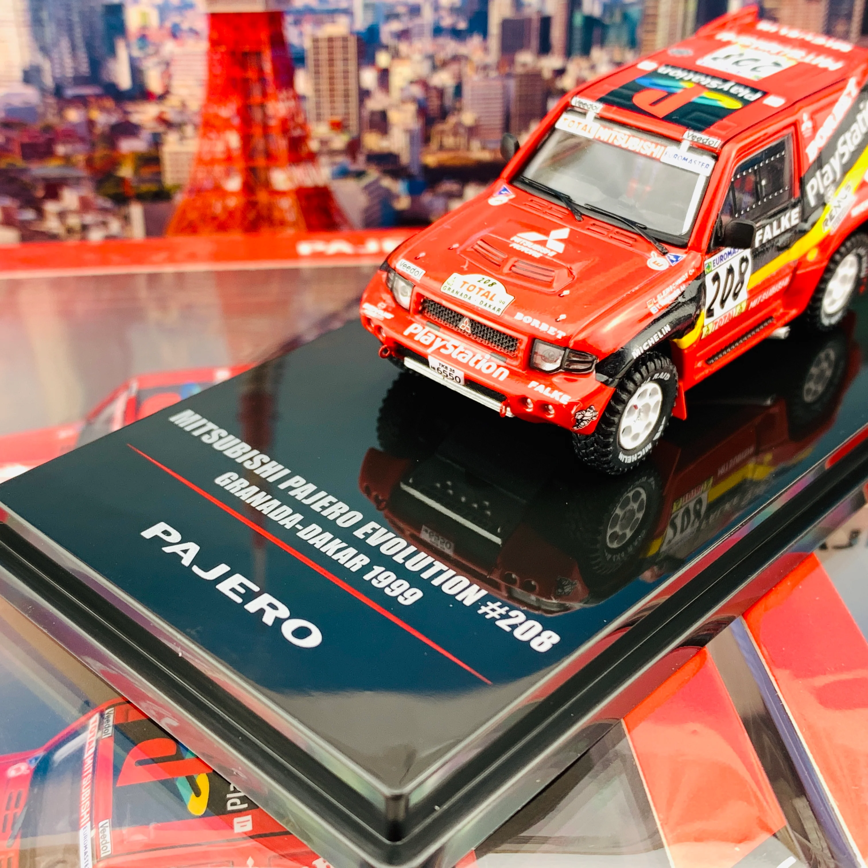 INNO64 1/64 MITSUBISHI PAJERO EVOLUTION #208 "PLATSTATION" Granada - Dakar Rally 1999 2017 IN64-EVOP-PS99 - Image 4