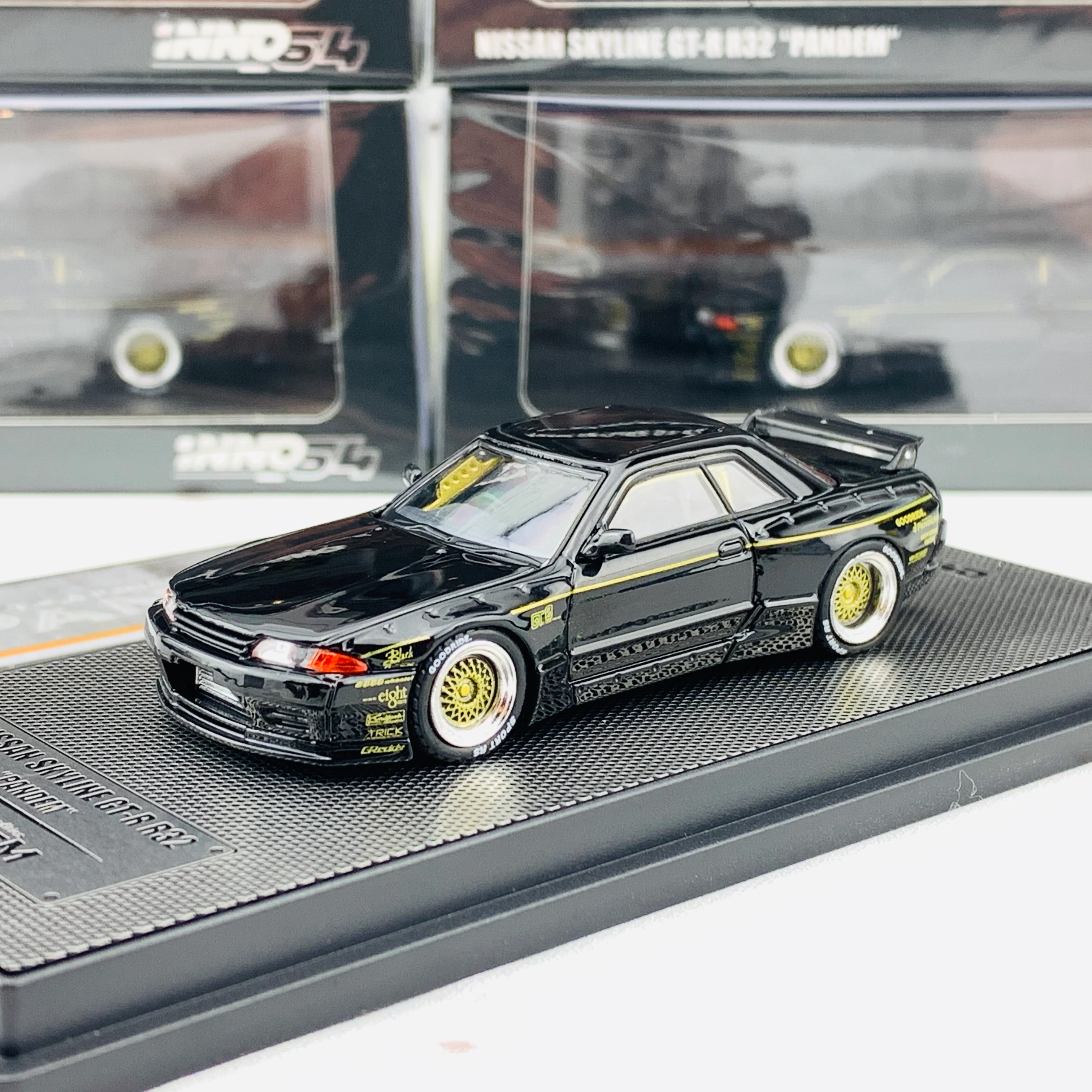 INNO64 1/64 NISSAN GTR R32 PANDEM Black IN64-R32P-BL - Image 2