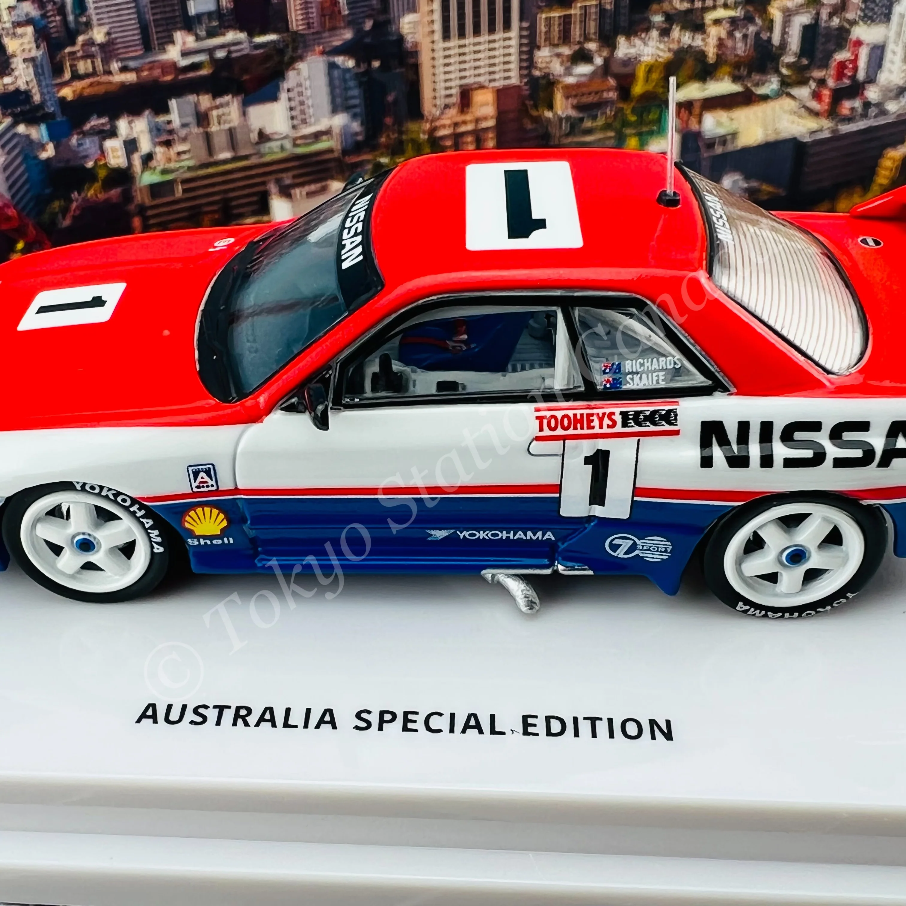 INNO64 1/64 NISSAN SKYLINE GT-R R32 #1 "NISSAN MOTORSPORT" Bathurst Tooheys 1000 Winner 1991 Jim Richards / Mark Skaife Australia Special Edition IN64-R32-1KT91 - Image 4