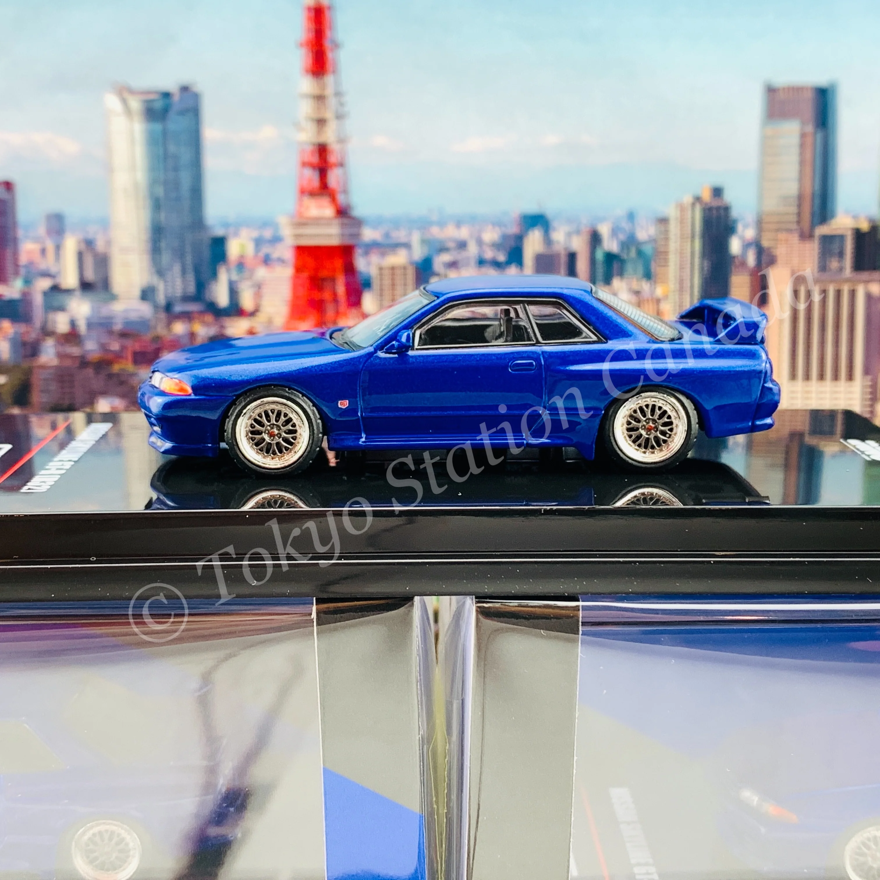 INNO64 1/64 NISSAN SKYLINE GT-R (R32) Blue  With Extra Wheels and Extra decals IN64-R32-BLU - Image 3