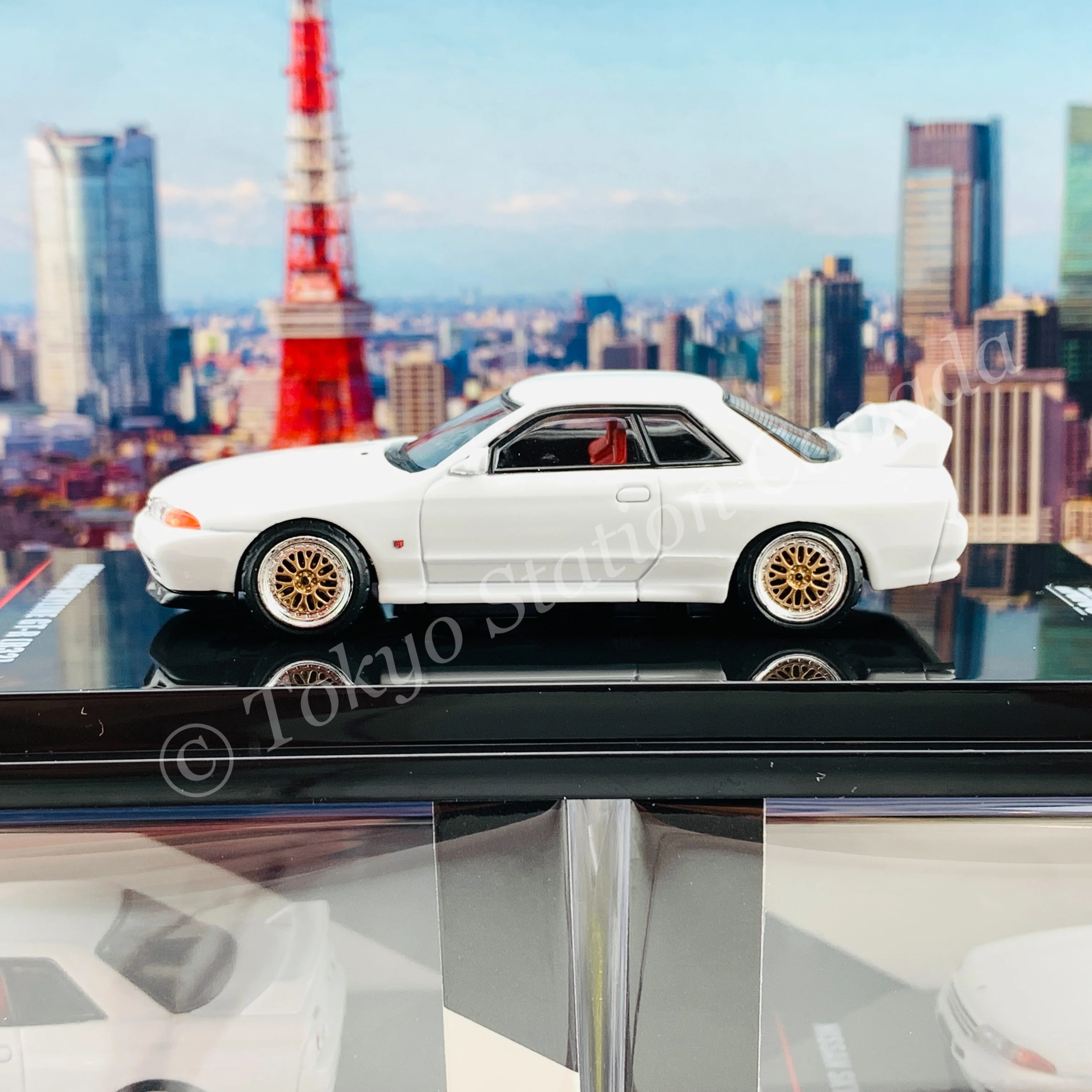 INNO64 1/64 NISSAN SKYLINE GT-R (R32) Crystal White  With Extra Wheels and Extra decals IN64-R32-WHI - Image 2