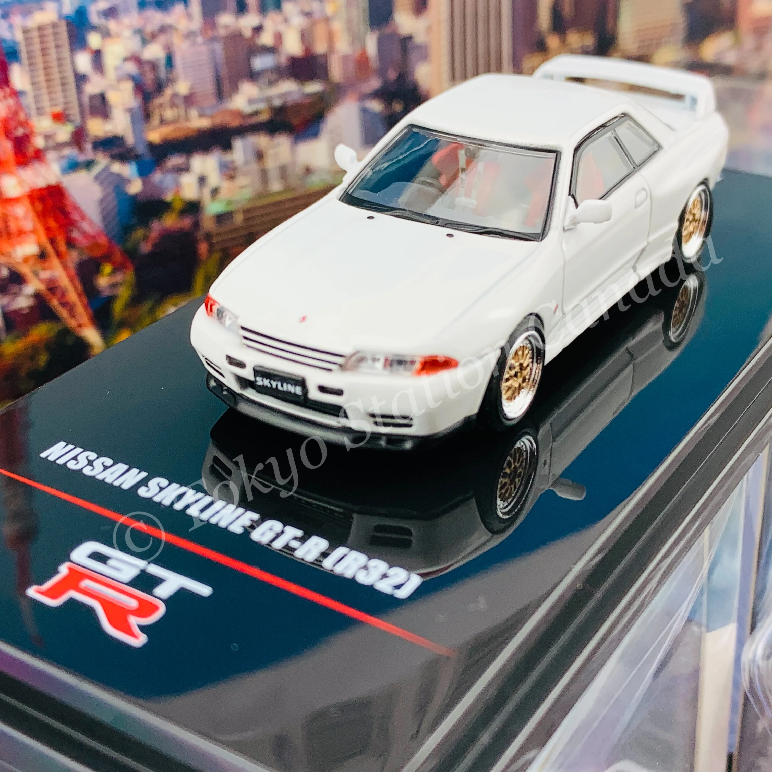 INNO64 1/64 NISSAN SKYLINE GT-R (R32) Crystal White  With Extra Wheels and Extra decals IN64-R32-WHI - Image 3