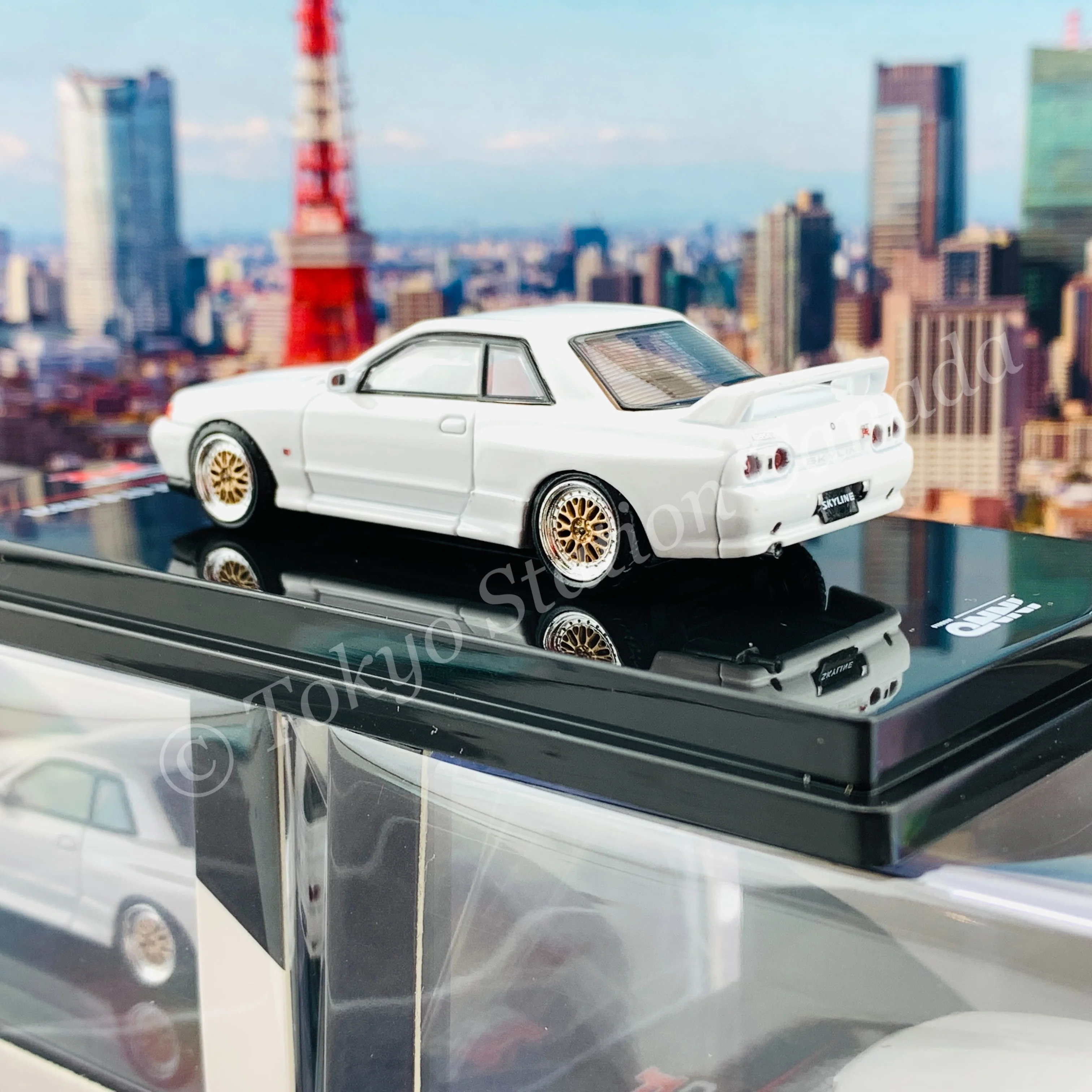 INNO64 1/64 NISSAN SKYLINE GT-R (R32) Crystal White  With Extra Wheels and Extra decals IN64-R32-WHI - Image 8