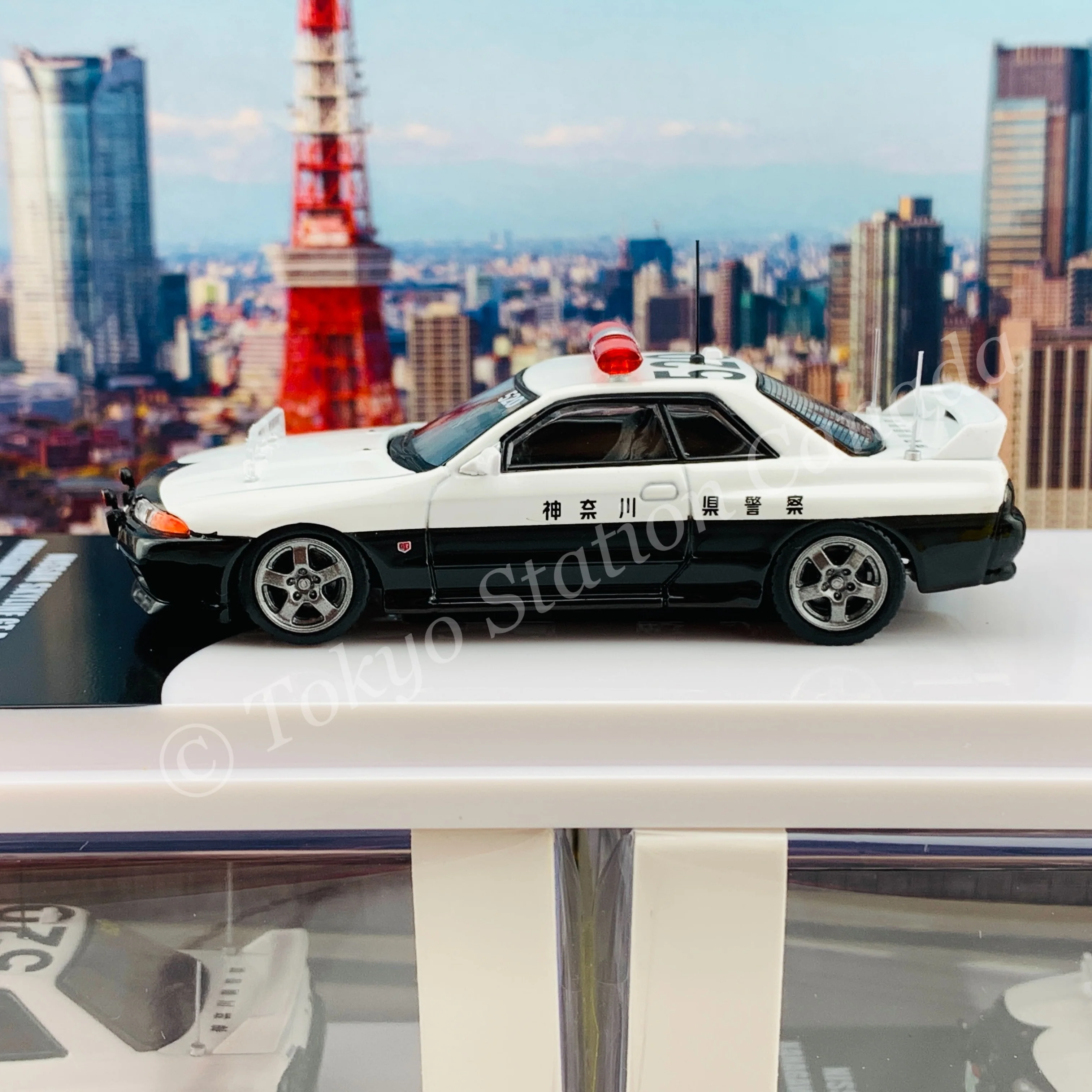 INNO64 1/64 NISSAN SKYLINE GT-R (R32) KANAGAWA-KENKEI Japanese Police car IN64-R32-JPPC - Image 2