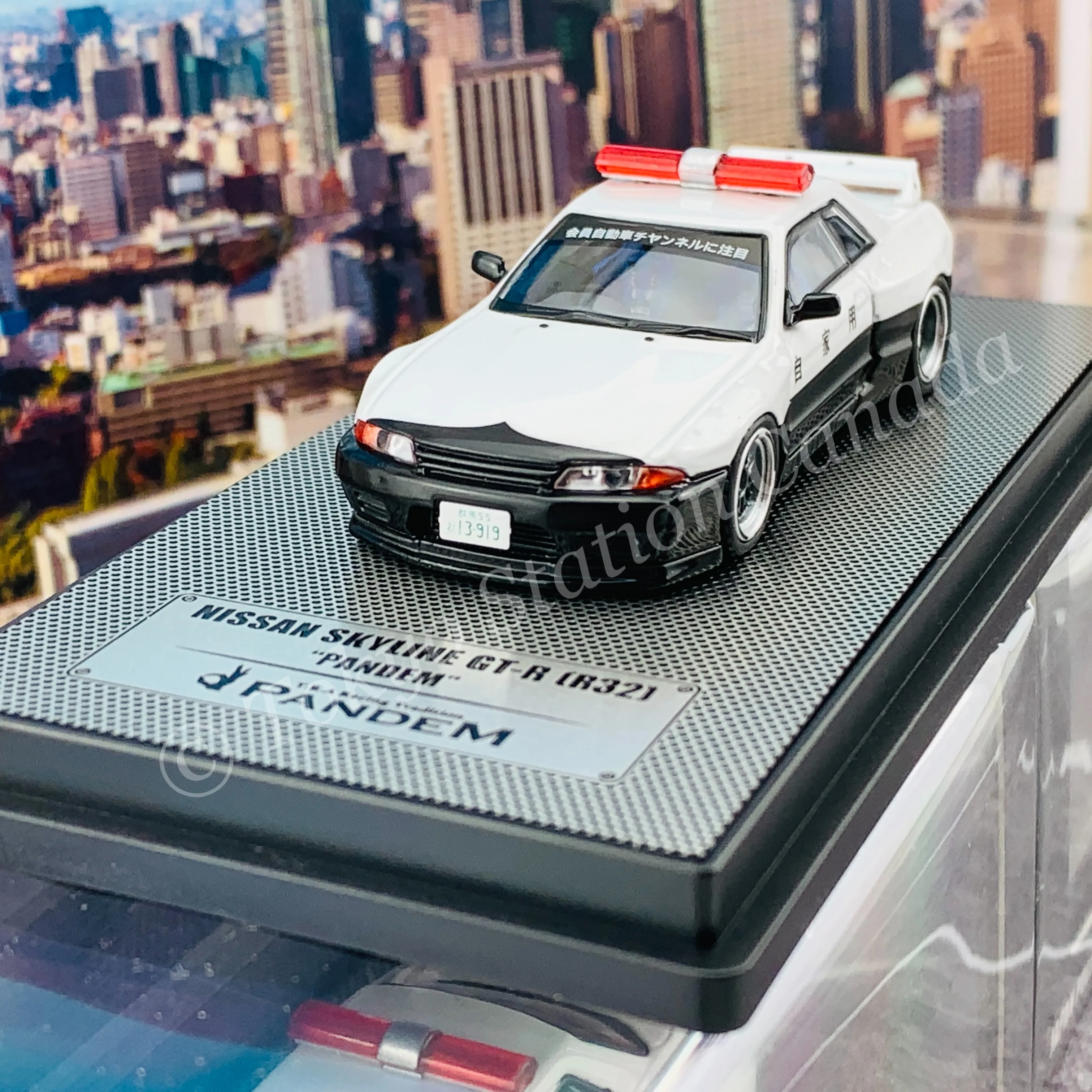 INNO64 1/64 NISSAN SKYLINE GT-R (R32) "PANDEM ROCKET BUNNY"  Japan Police Livery Drift Car IN64-R32P-JPDC - Image 3
