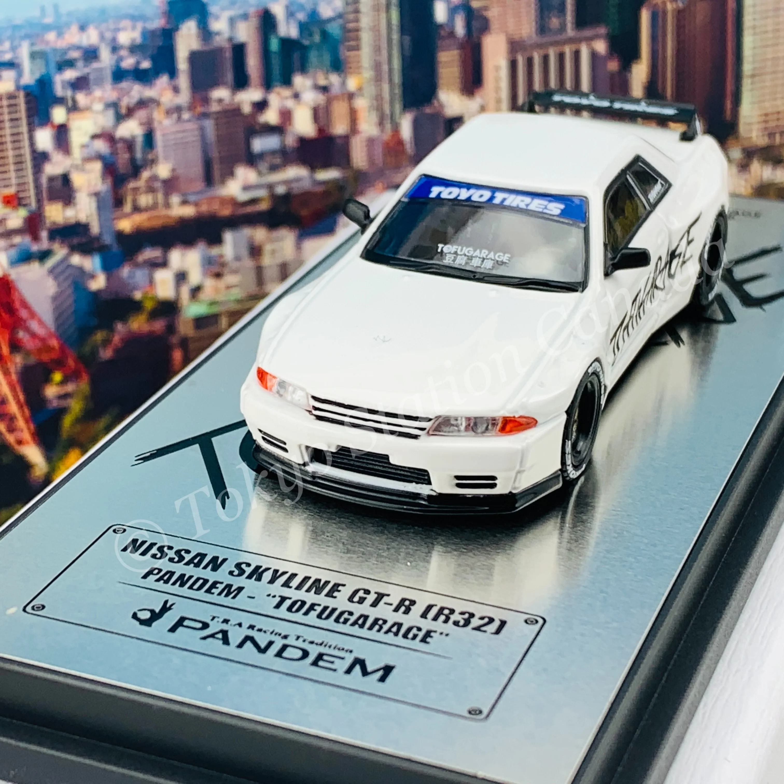 INNO64 1/64 NISSAN SKYLINE GTR R32 PANDEM "TOFUGARAGE"  IN64-R32P-TFGR - Image 3