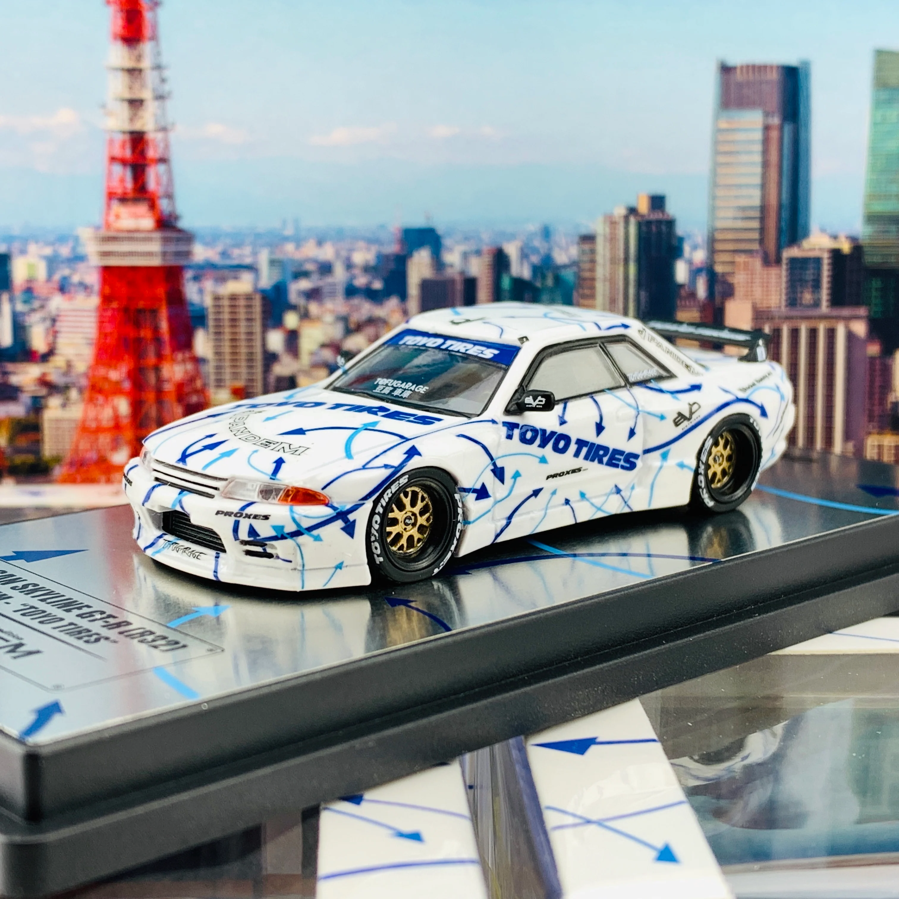 INNO64 1/64 NISSAN SKYLINE GTR R32 ROCKET BUNNY PANDEM TOYO TIRES IN64-R32-TT - Image 2