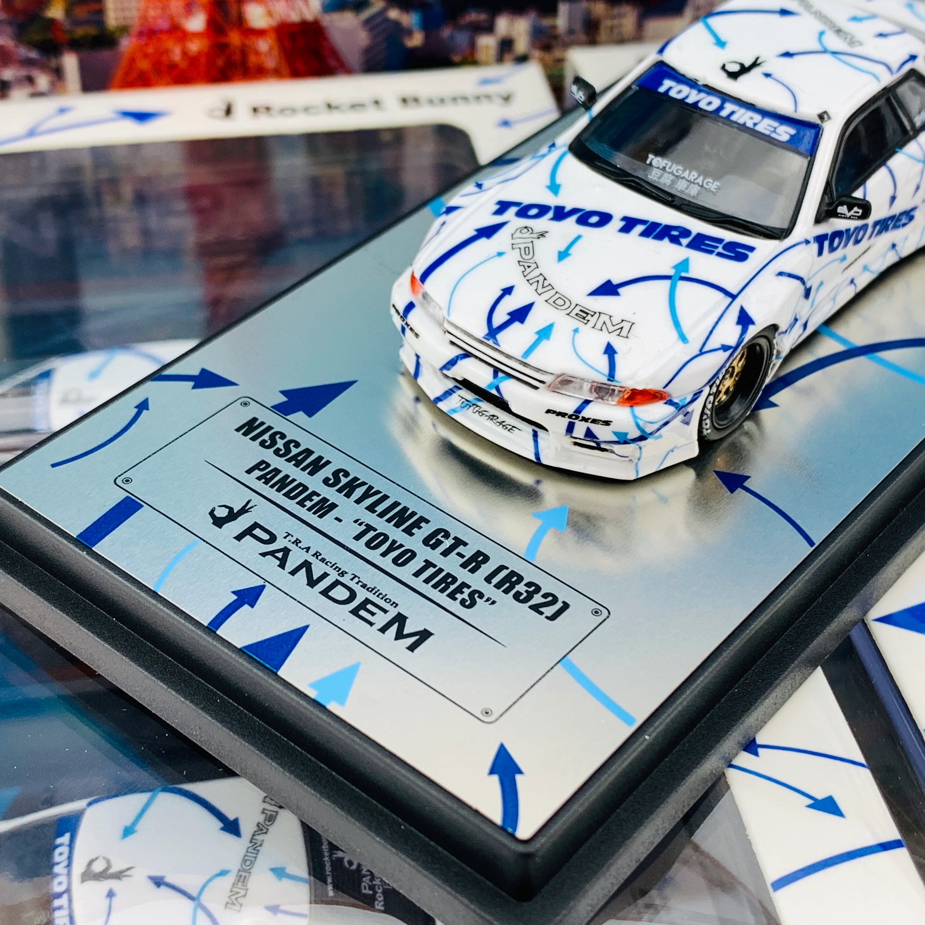 INNO64 1/64 NISSAN SKYLINE GTR R32 ROCKET BUNNY PANDEM TOYO TIRES IN64-R32-TT - Image 3