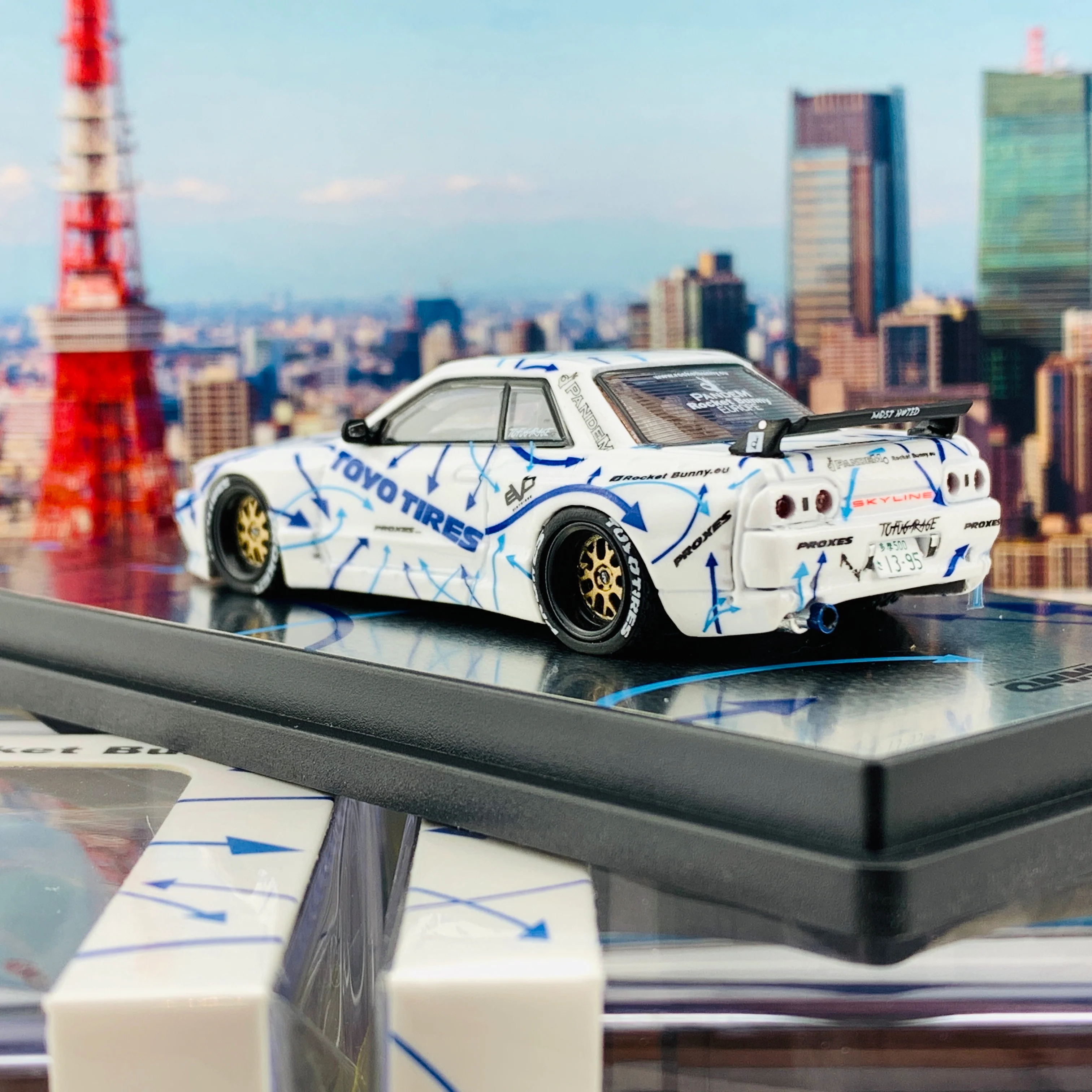 INNO64 1/64 NISSAN SKYLINE GTR R32 ROCKET BUNNY PANDEM TOYO TIRES IN64-R32-TT - Image 5