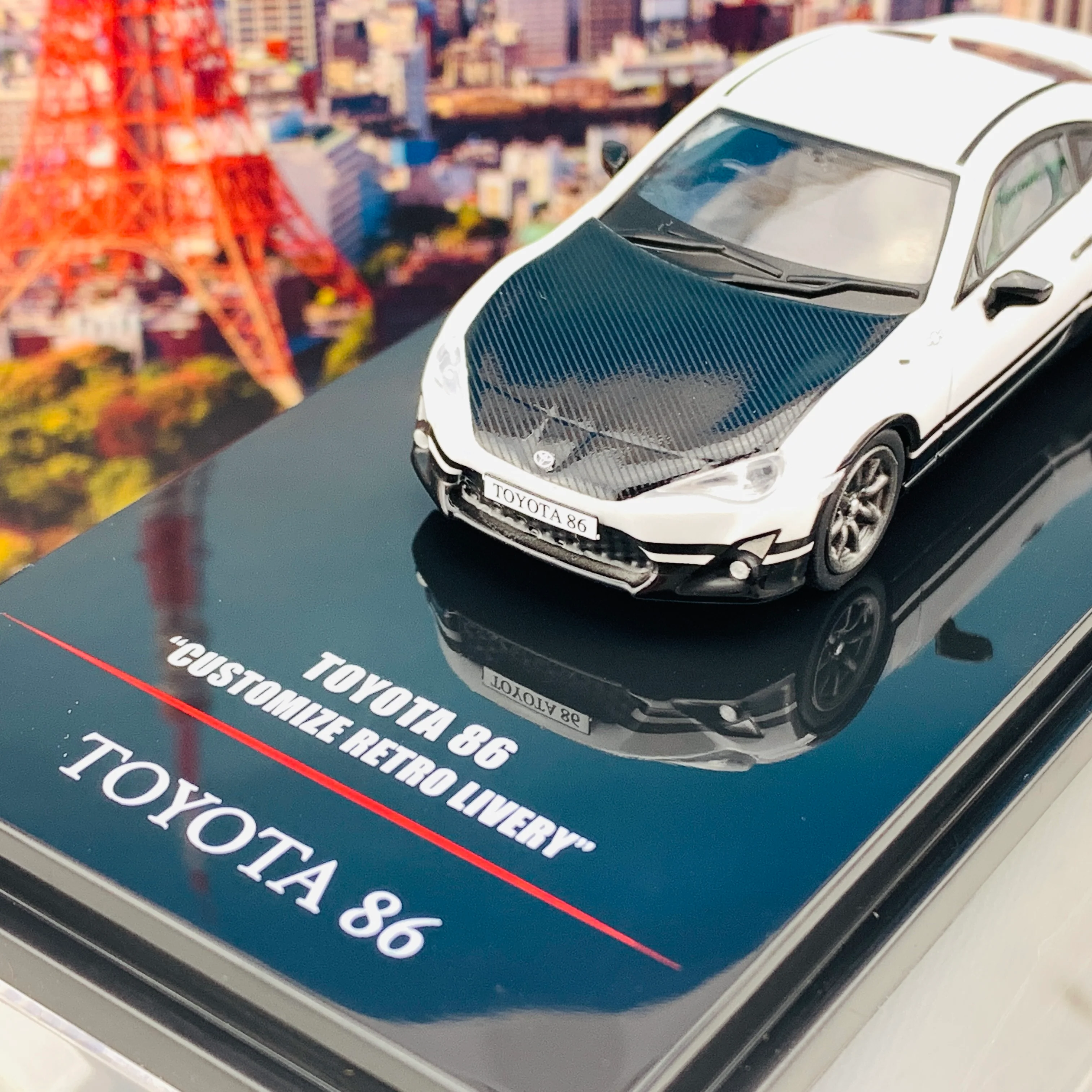 INNO64 1/64 TOYOTA 86 White "Customize Retro Livery" W/ Extra Wheels  IN64-GT86-CRL - Image 3