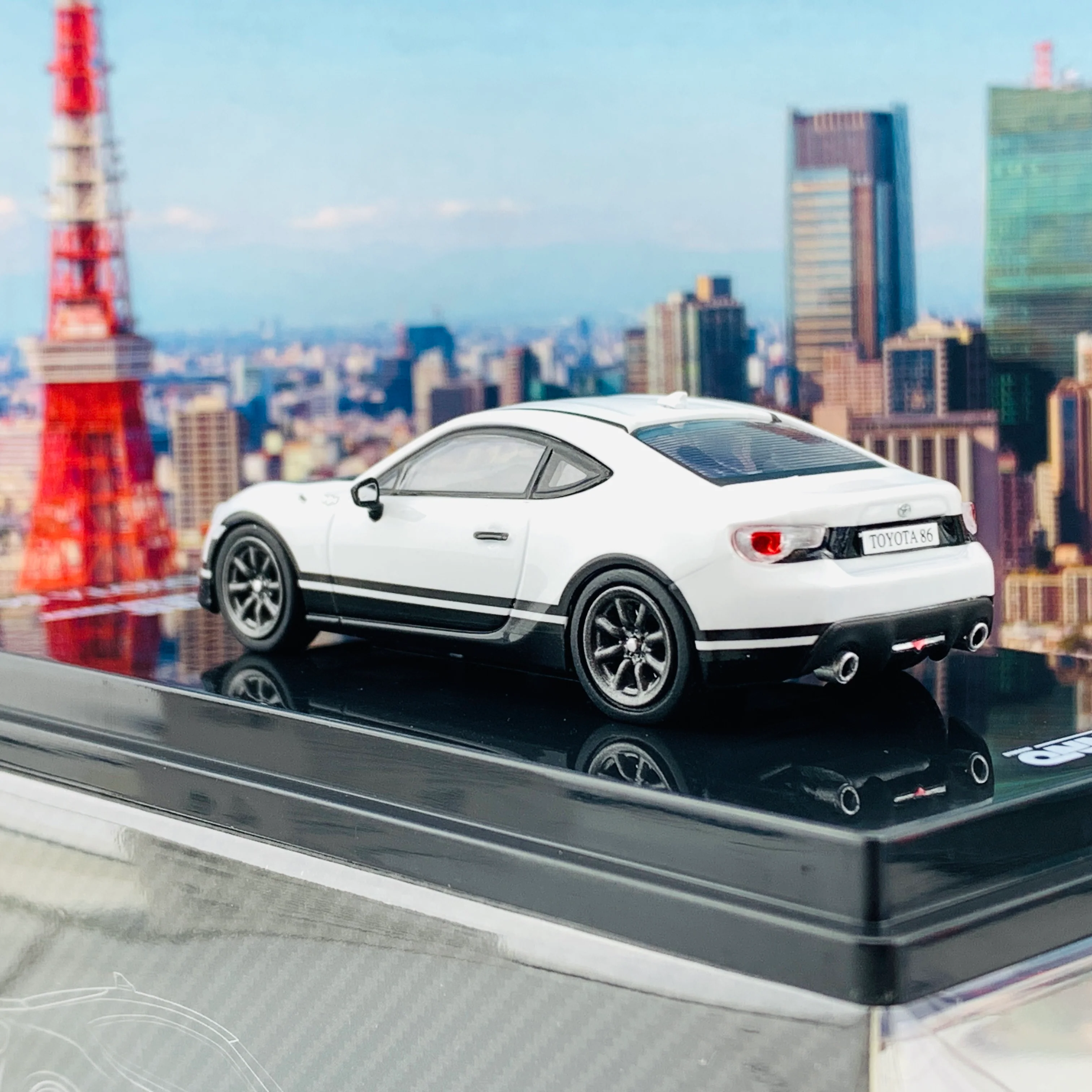INNO64 1/64 TOYOTA 86 White "Customize Retro Livery" W/ Extra Wheels  IN64-GT86-CRL - Image 4