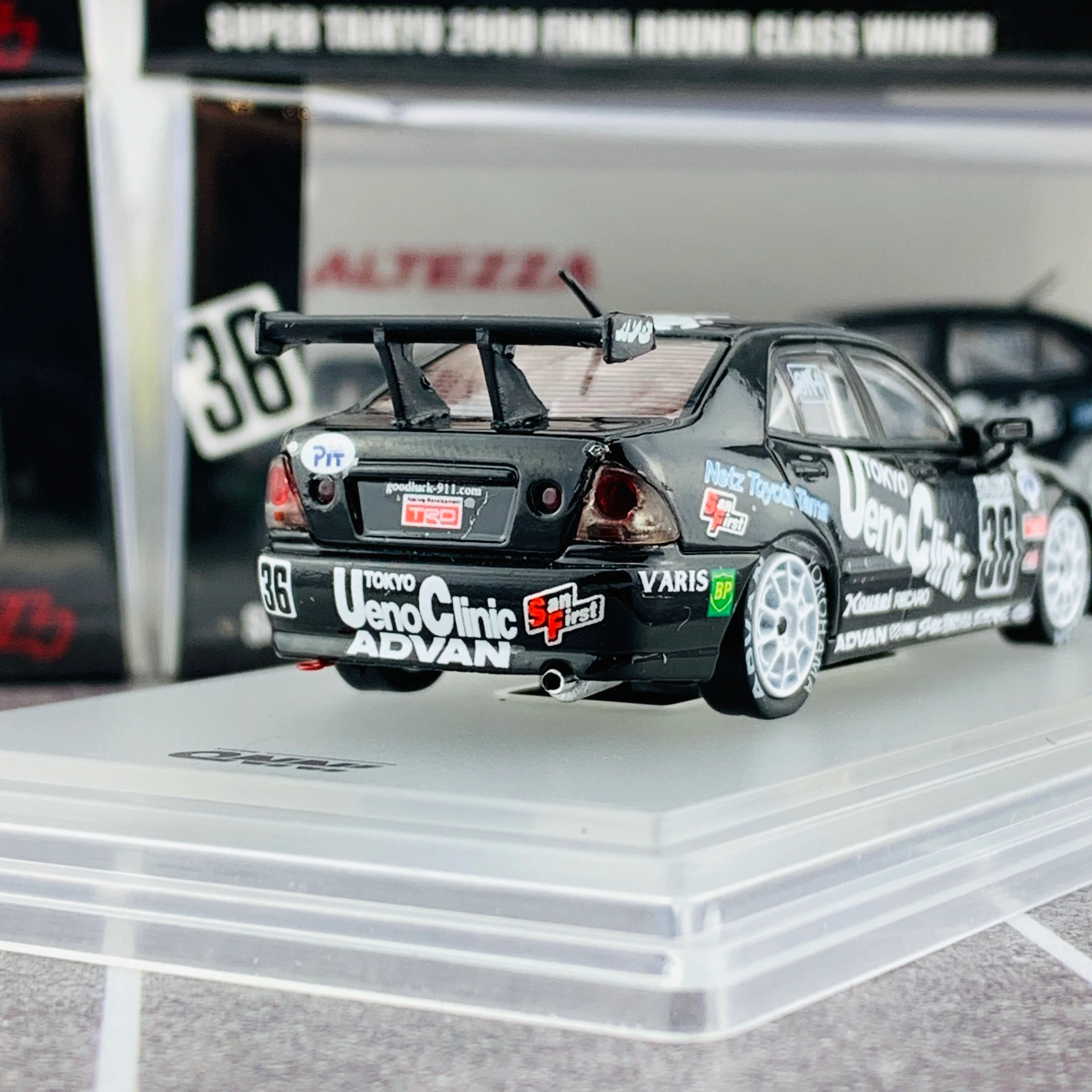 INNO64 1/64 TOYOTA ALTEZZA #36 "UENO CLINIC TOM'S"  Super Taikyu 2000 Final Round Class Winner IN64-RS200-UCST - Image 4