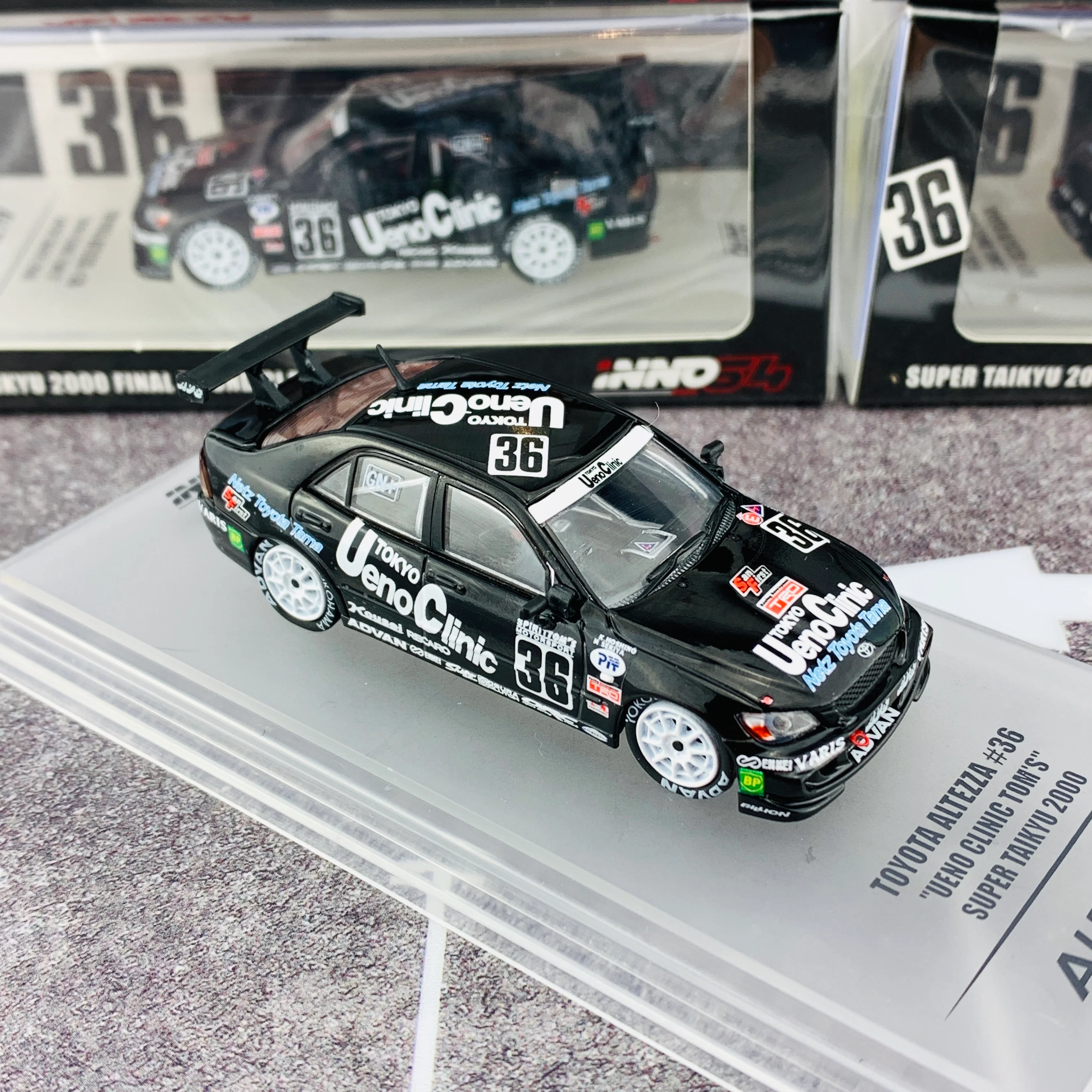 INNO64 1/64 TOYOTA ALTEZZA #36 "UENO CLINIC TOM'S"  Super Taikyu 2000 Final Round Class Winner IN64-RS200-UCST - Image 6