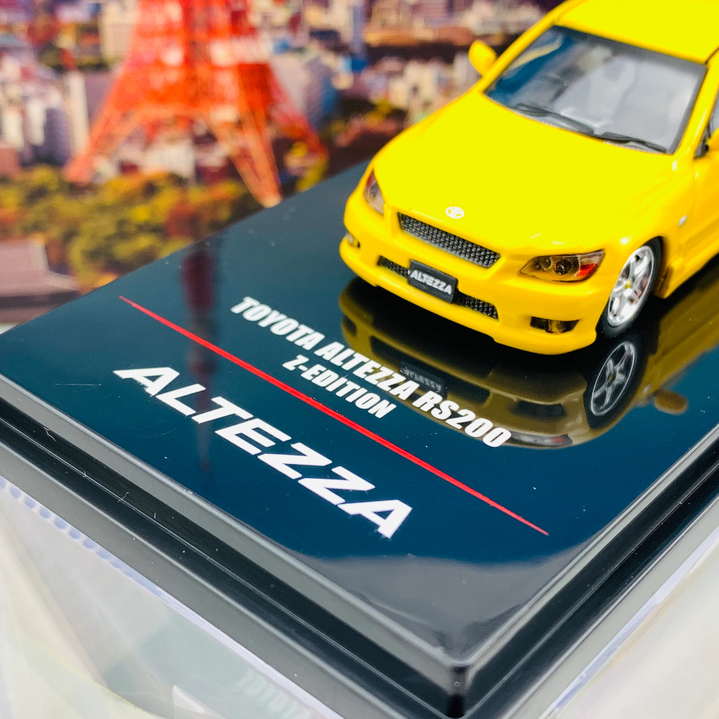 INNO64 1/64 TOYOTA ALTEZZA RS200 YELLOW (Japan Special Model) WITH EXTRA WHEELS AND DECALS IN64-RS200-YL - Image 3