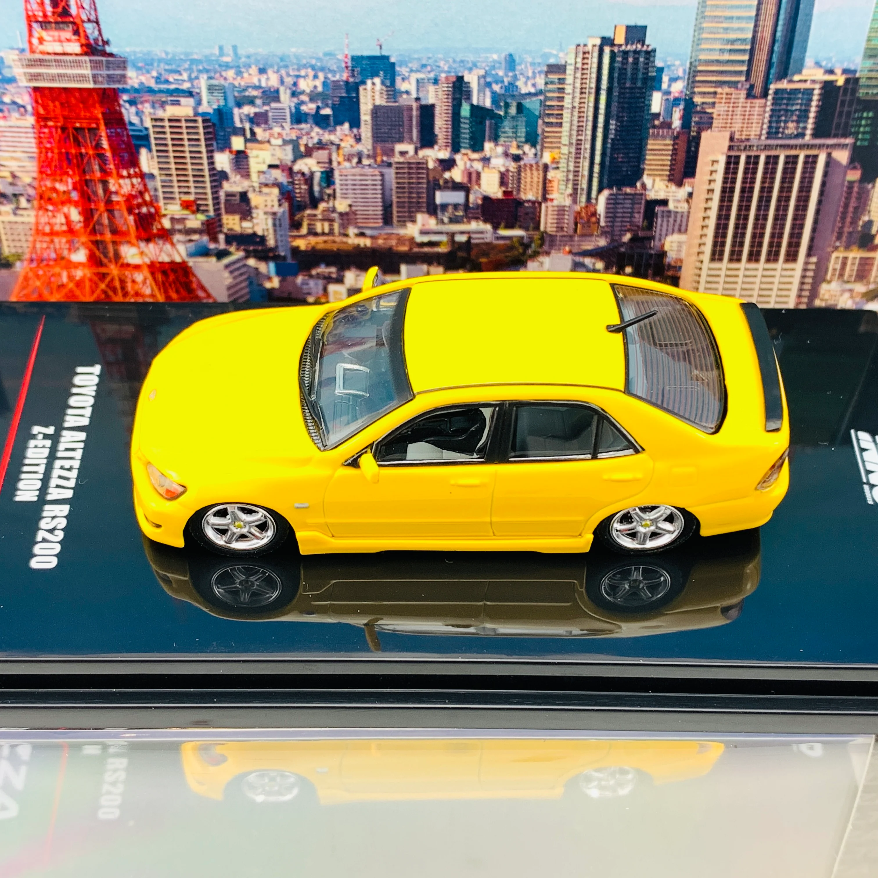 INNO64 1/64 TOYOTA ALTEZZA RS200 YELLOW (Japan Special Model) WITH EXTRA WHEELS AND DECALS IN64-RS200-YL - Image 5