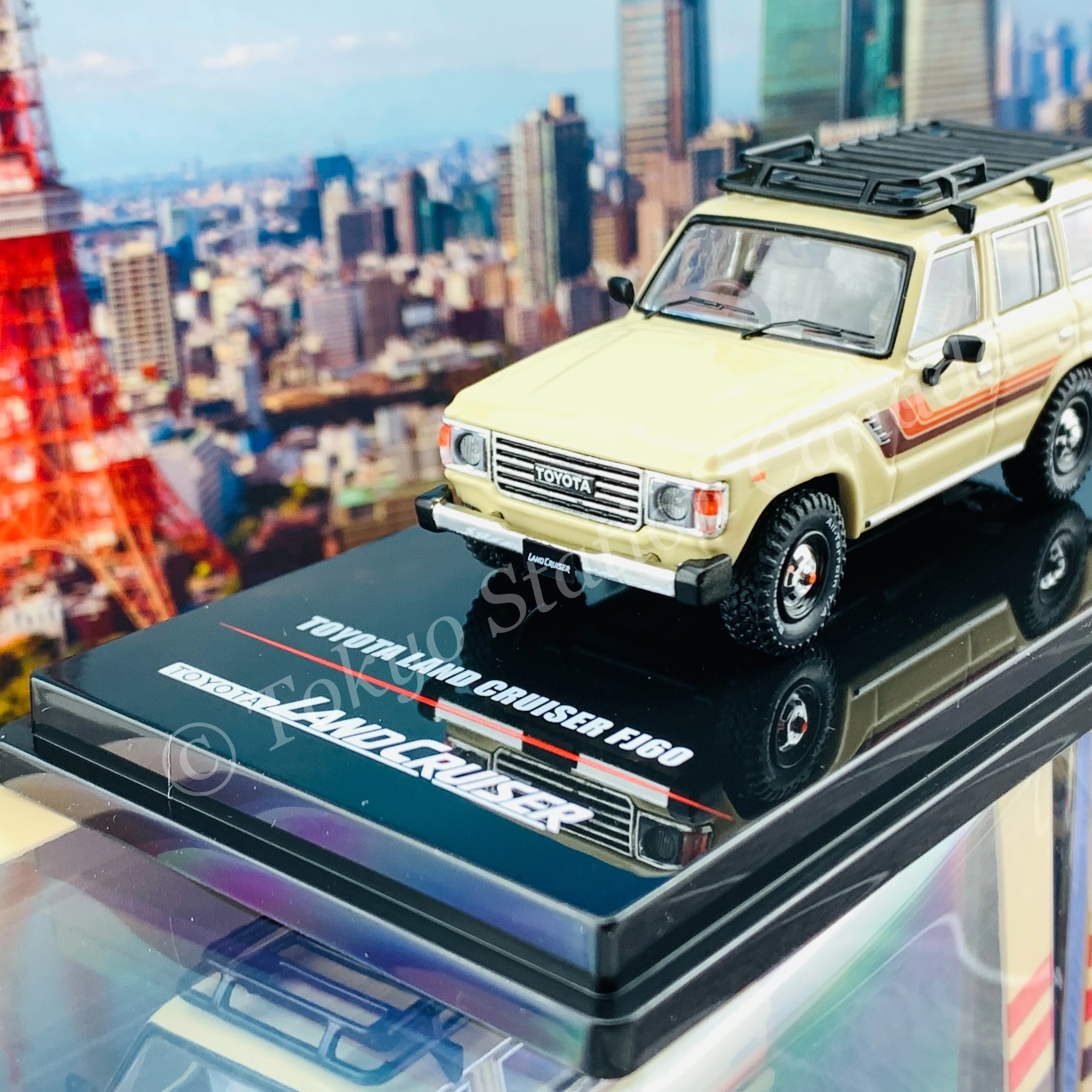 INNO64 1/64 TOYOTA LAND CRUISER FJ60 Desert Beige IN64-FJ60-BEI - Image 2