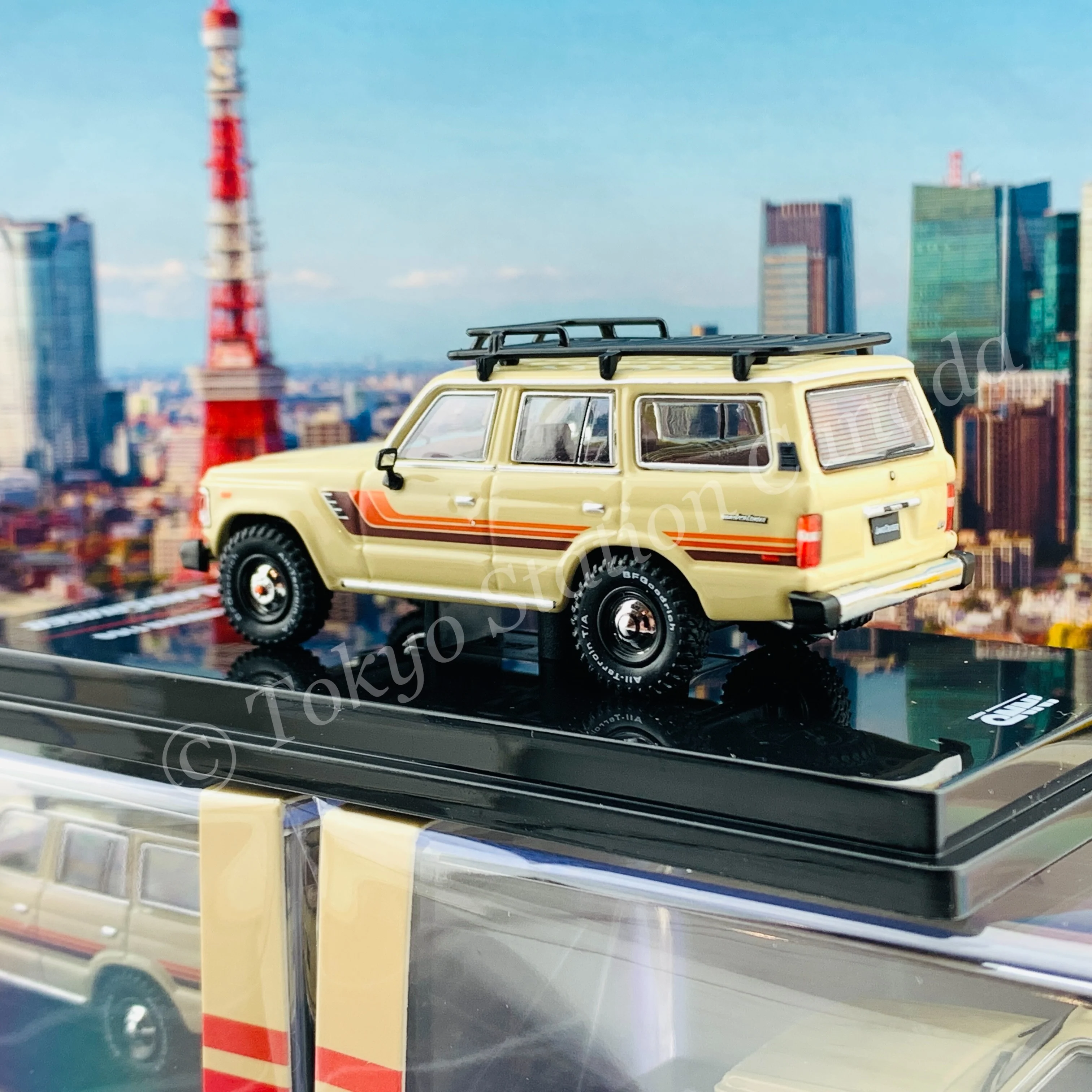 INNO64 1/64 TOYOTA LAND CRUISER FJ60 Desert Beige IN64-FJ60-BEI - Image 5