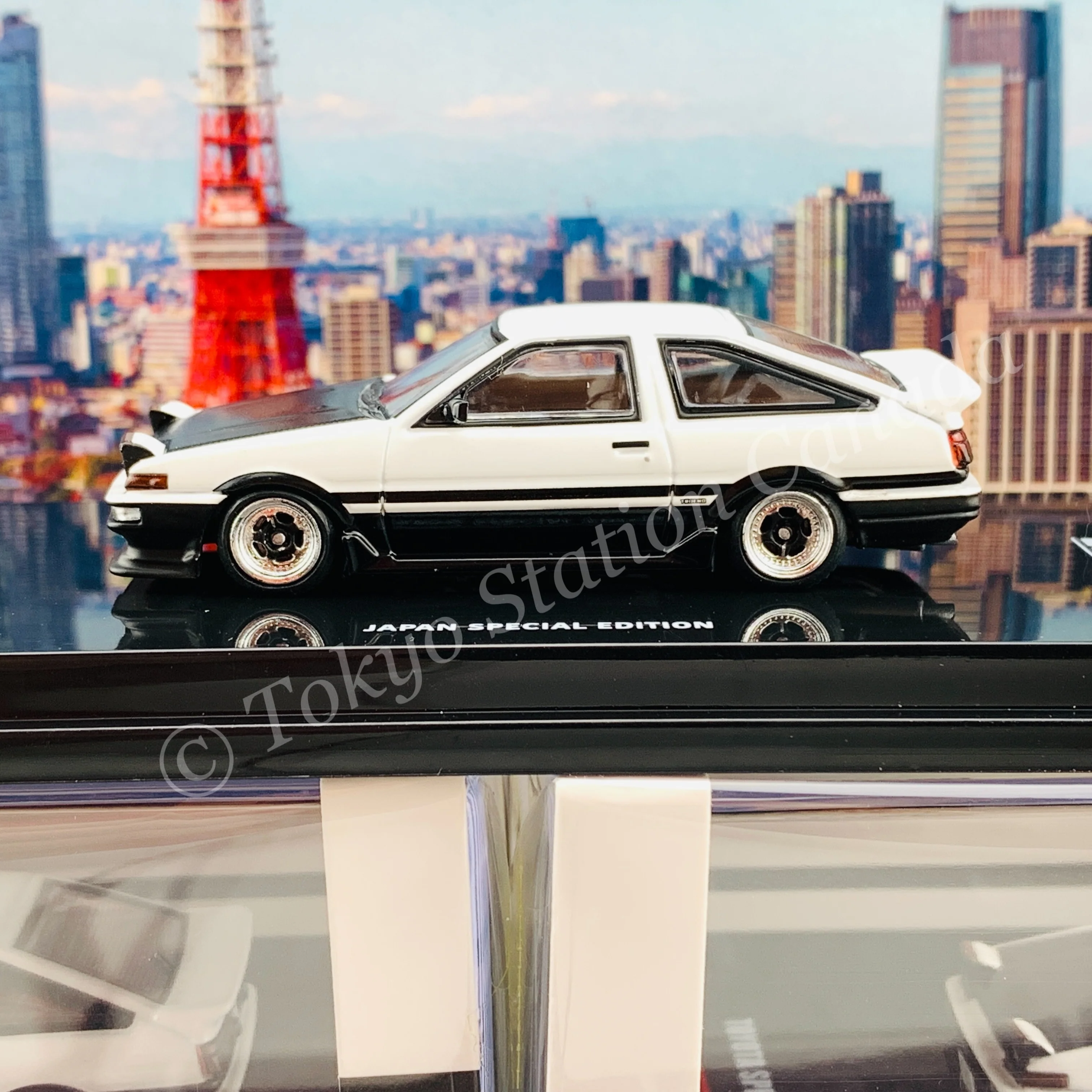 INNO64 1/64 TOYOTA SPRINTER TRUENO AE86 White/Black With Extra wheels (Japan Special Edition) IN64-AE86T-WHB - Image 2