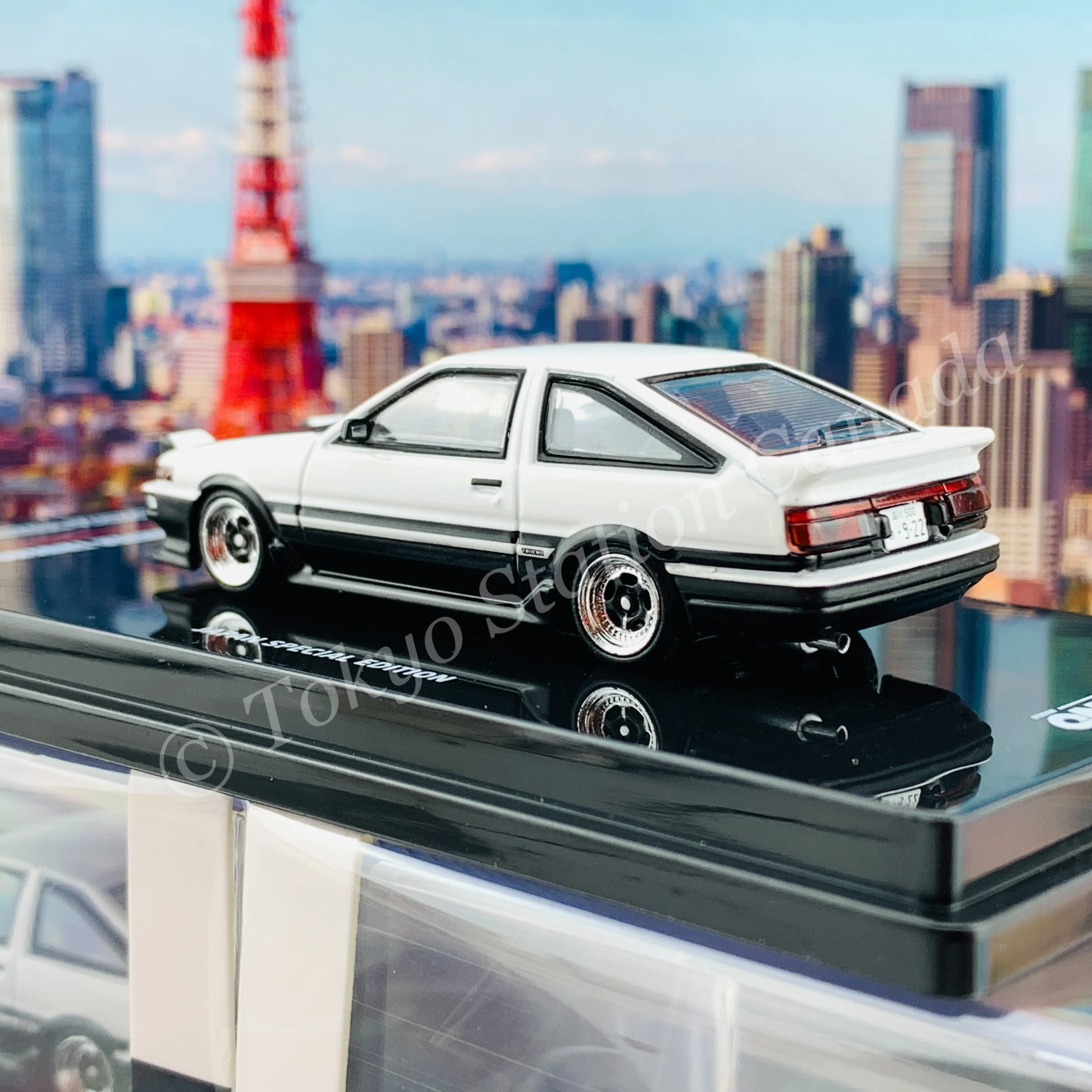 INNO64 1/64 TOYOTA SPRINTER TRUENO AE86 White/Black With Extra wheels (Japan Special Edition) IN64-AE86T-WHB - Image 5