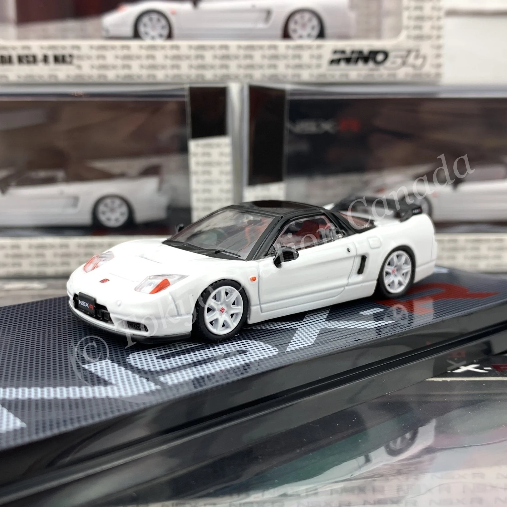 INNO64 HONDA NSX-R NA2 Championship White With Extra Wheels IN64-NSXR-WHI - Image 2