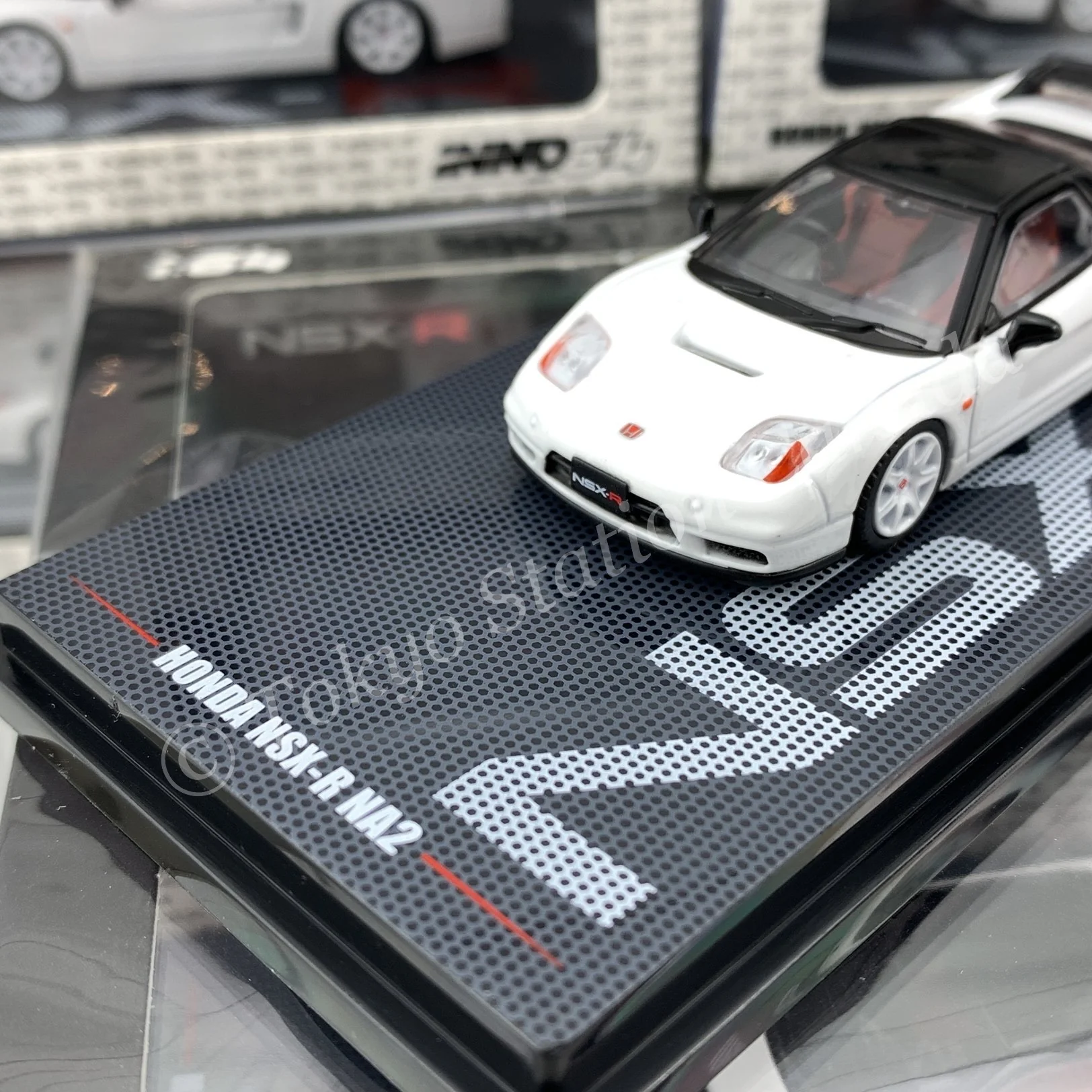 INNO64 HONDA NSX-R NA2 Championship White With Extra Wheels IN64-NSXR-WHI - Image 4